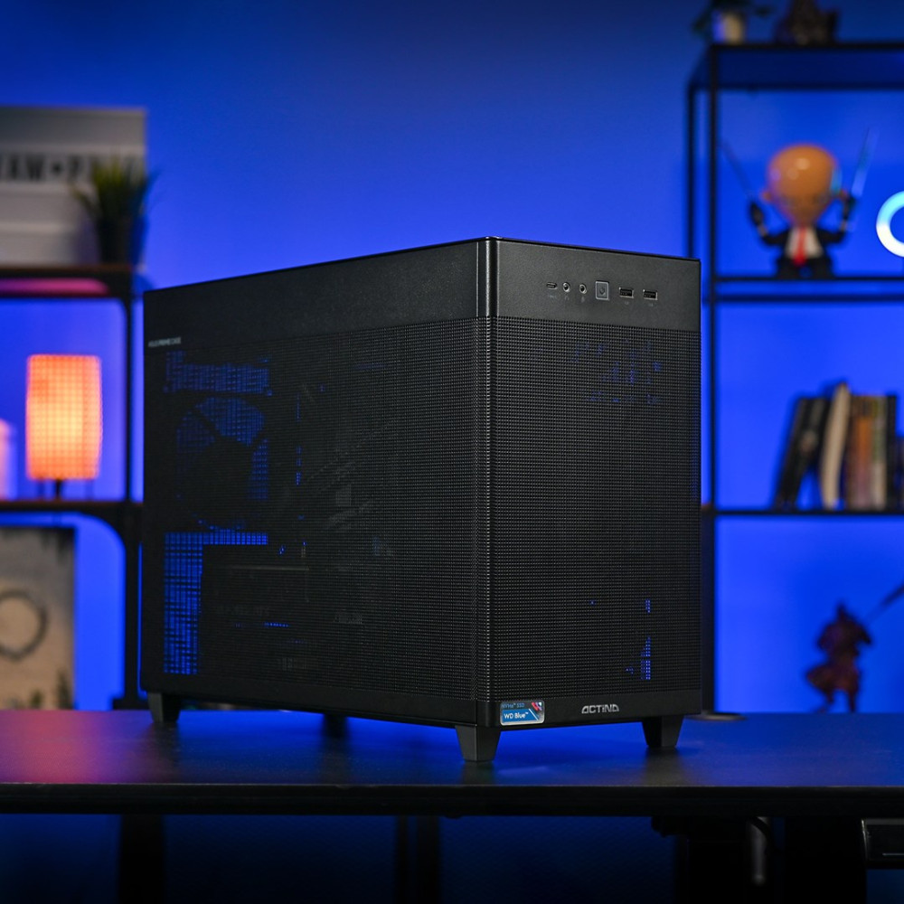Tower PC nero con illuminazione LED blu su una scrivania.