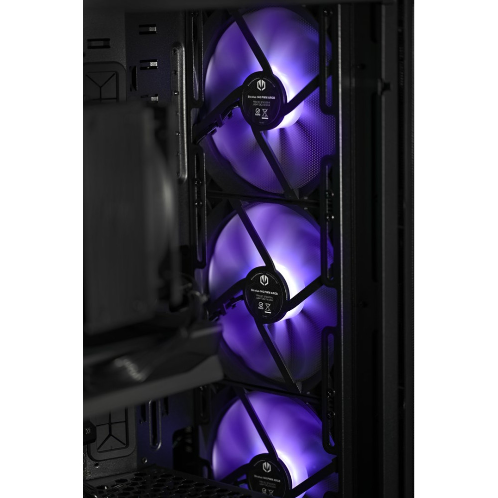 Trzy fioletowo podświetlone wentylatory PC w obudowie komputera.
