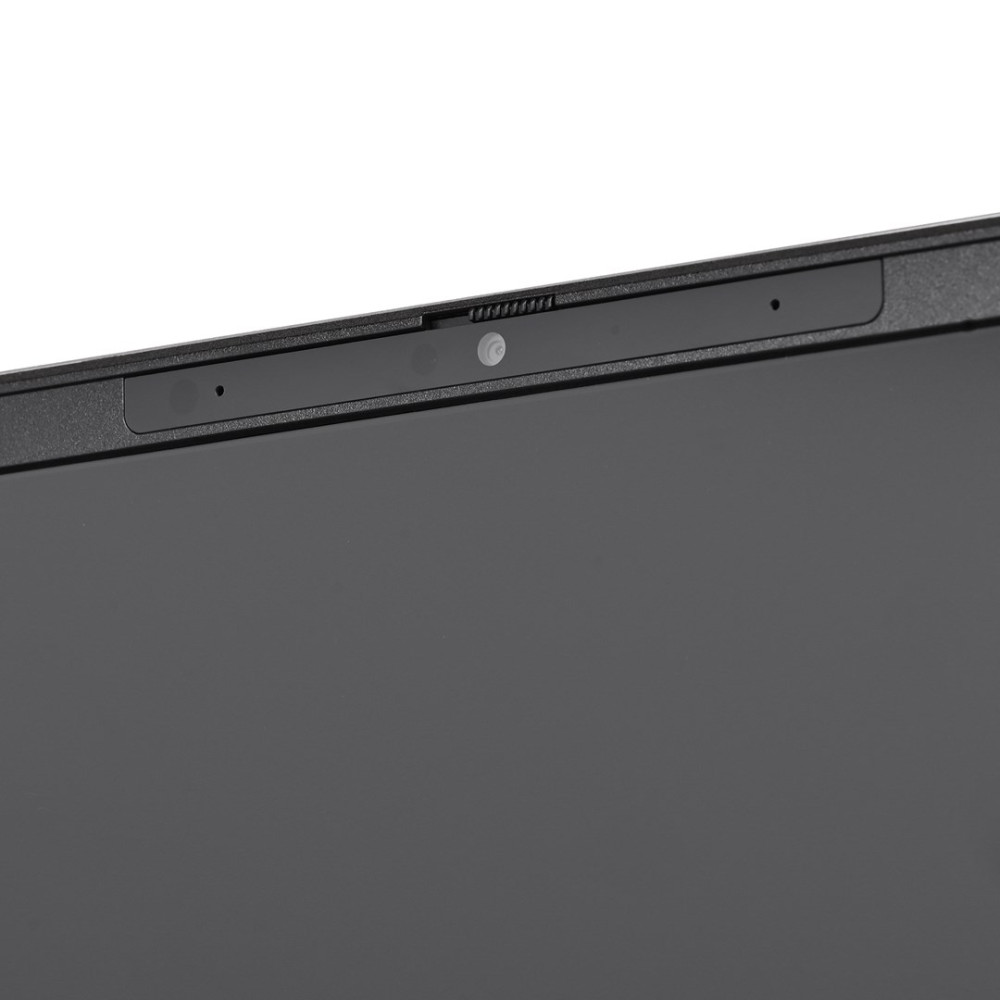 Zbliżenie kamery internetowej i mikrofonu laptopa nad czarnym ekranem.