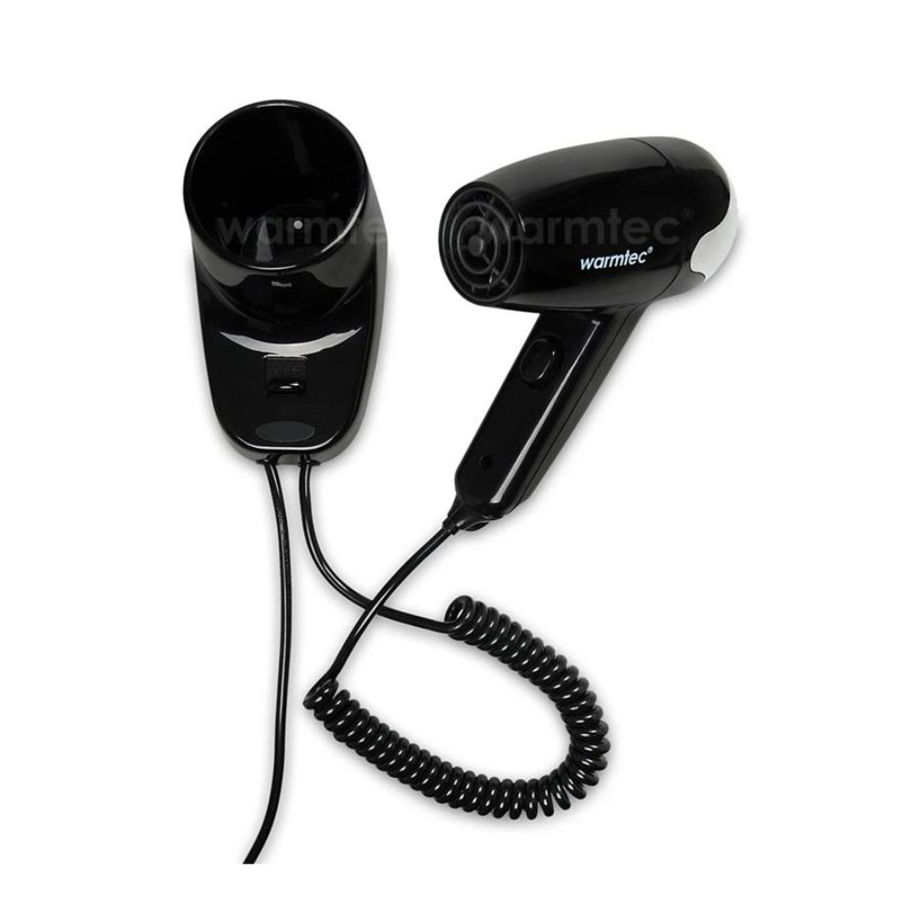 Czarna suszarka do włosów z uchwytem i spiralnym kablem na białym tle.