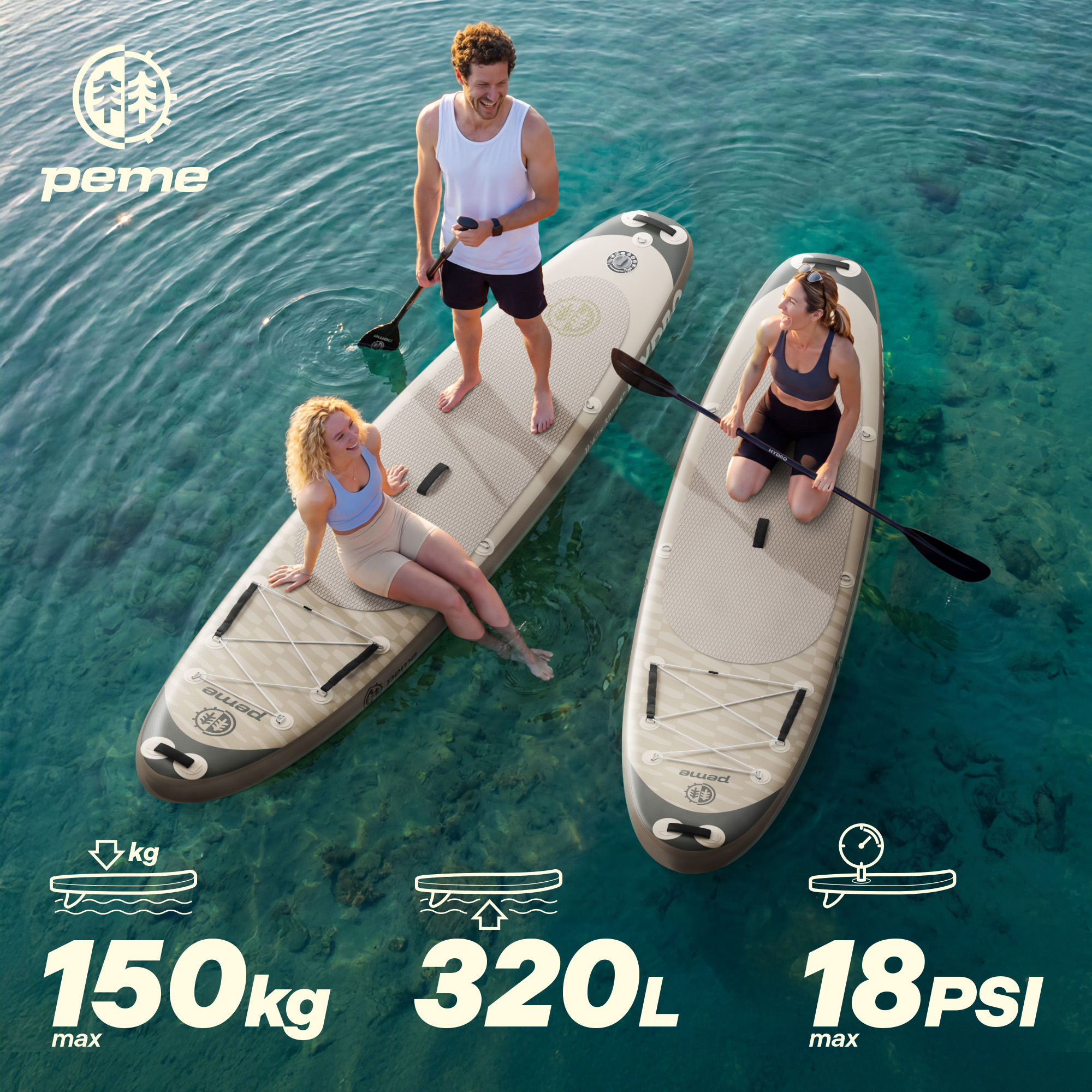 Zwei Personen auf Stand-Up-Paddleboards im ruhigen Wasser.