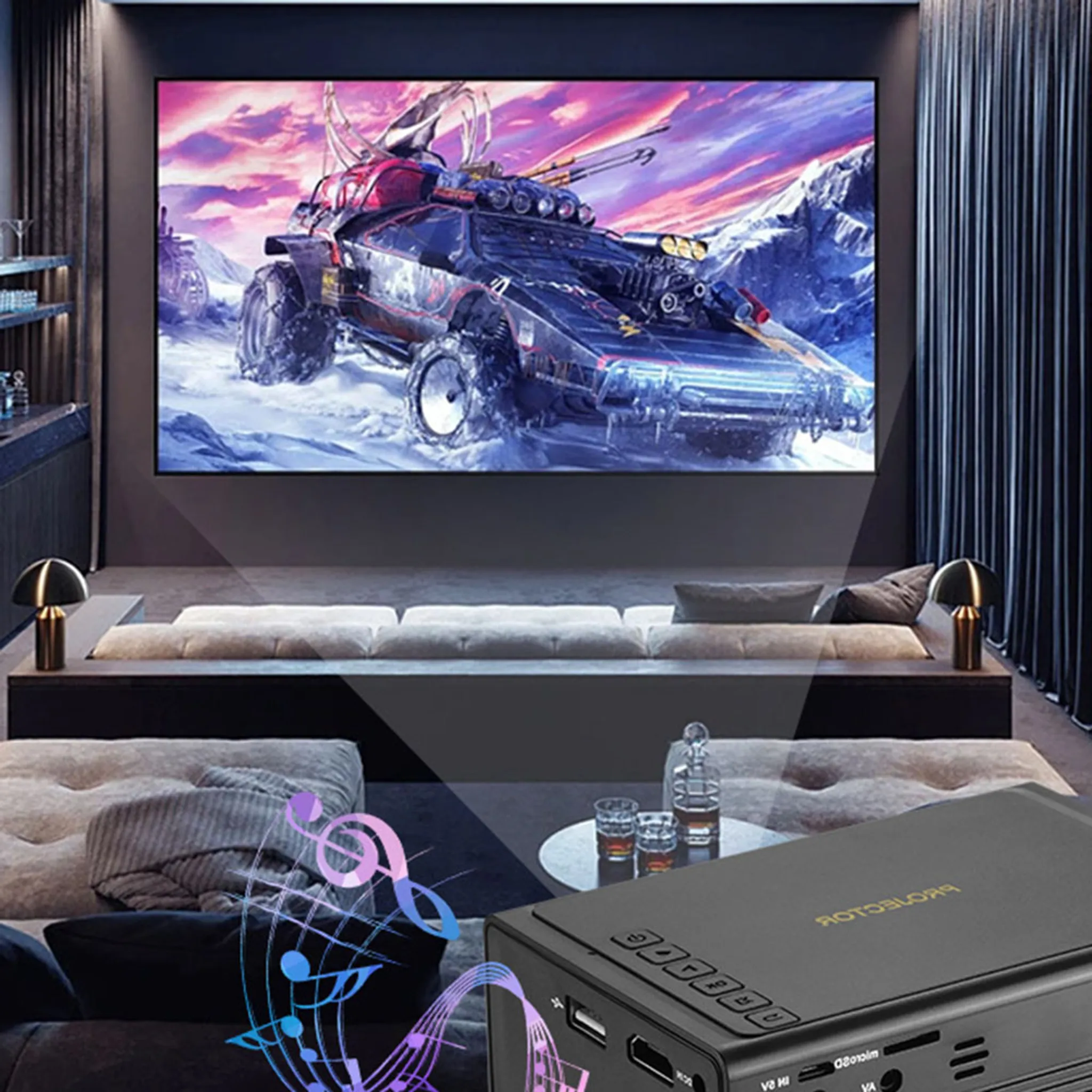 Ein Projektor zeigt ein Auto in verschneiter Landschaft. Ein Sofa und ein Tisch sind im Vordergrund.