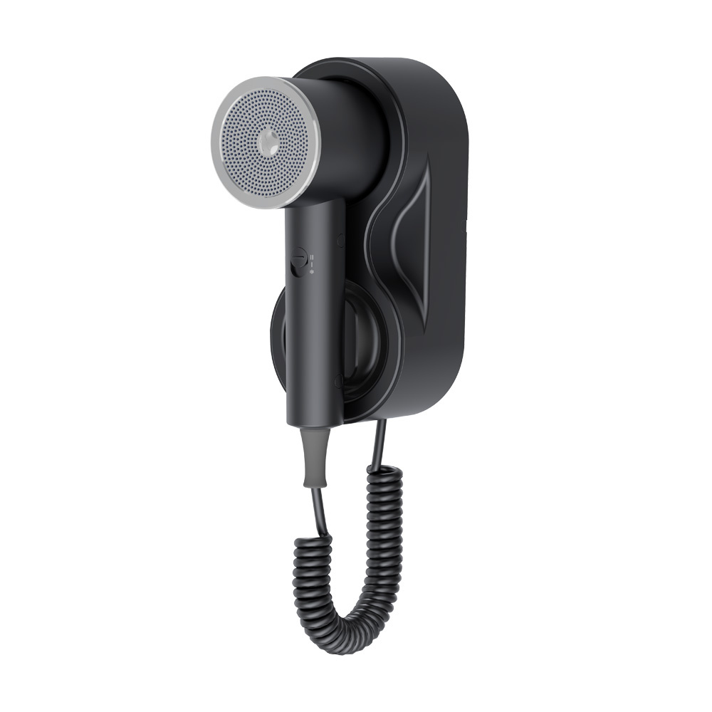 Czarna suszarka do włosów ze srebrną dyszą zamontowana na uchwycie ściennym.