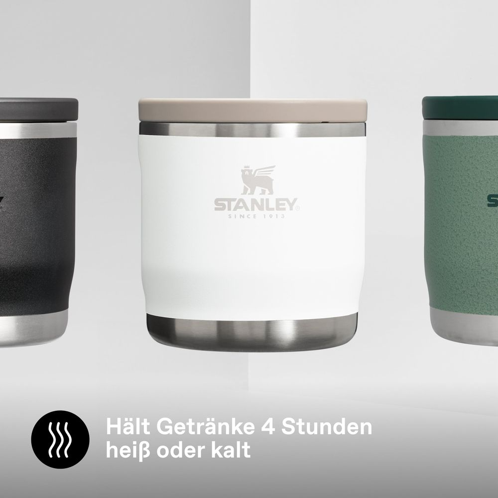 Trois gobelets Stanley noirs, blancs et verts avec logo. Garde les boissons chaudes ou froides 4h.