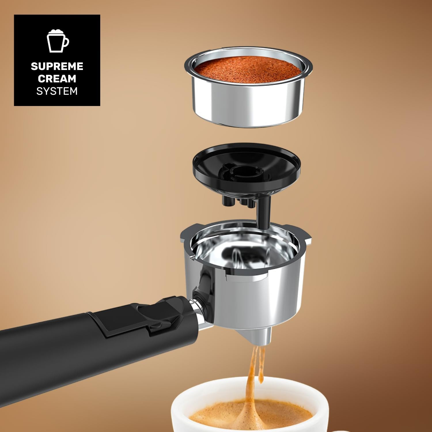 Pieza de cafetera con café y portafiltro, con texto "Supreme Cream System".