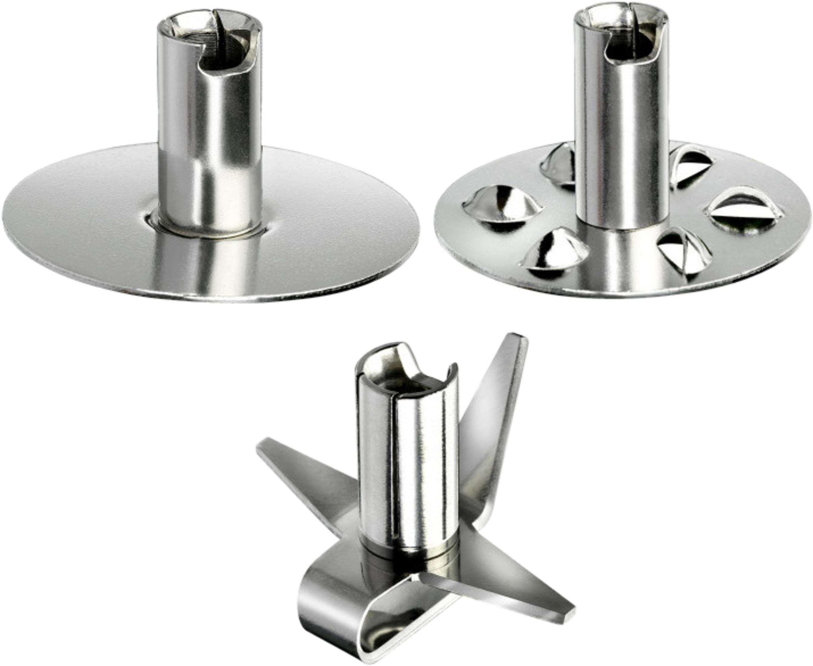 Drei silberne Metallklingen für einen Mixer, isoliert auf weißem Hintergrund.