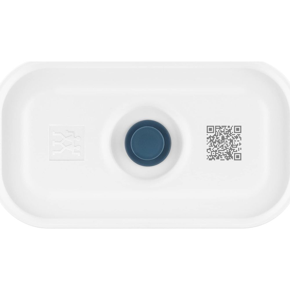 Superficie rettangolare bianca con pulsante blu al centro e codici QR.