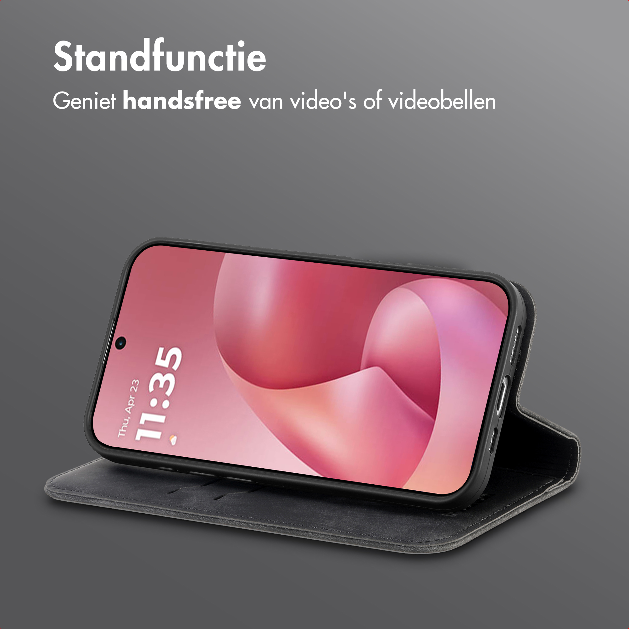Een zwarte telefoon met open standaardhoes, met een roze achtergrond op het scherm.