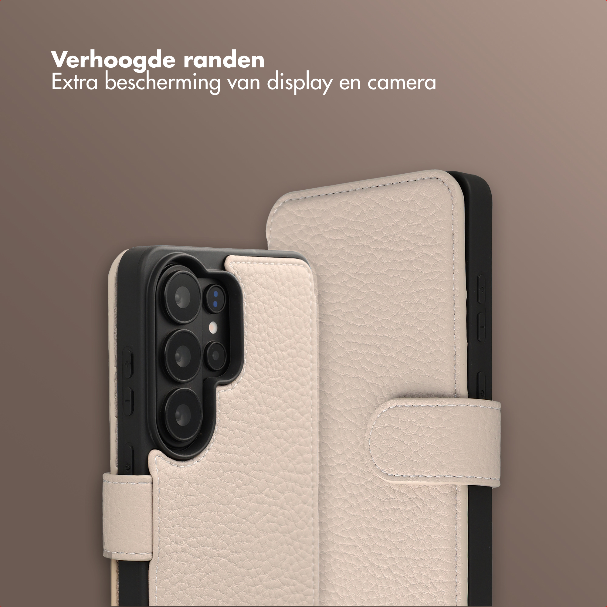 Beige leren flip telefoonhoes met zichtbare stiksels en cameramodule.