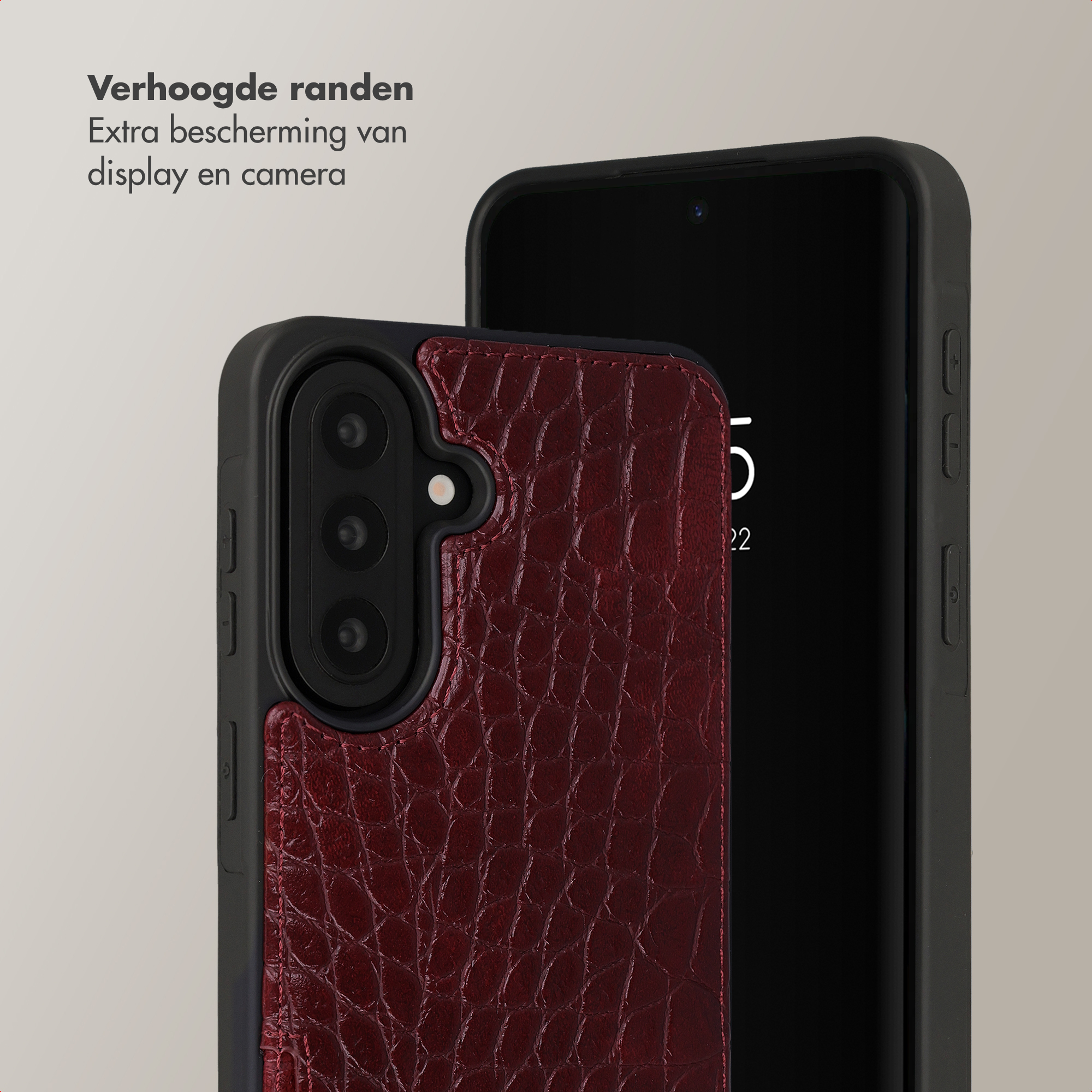 Custodia per telefono rossa scuro effetto coccodrillo, primo piano