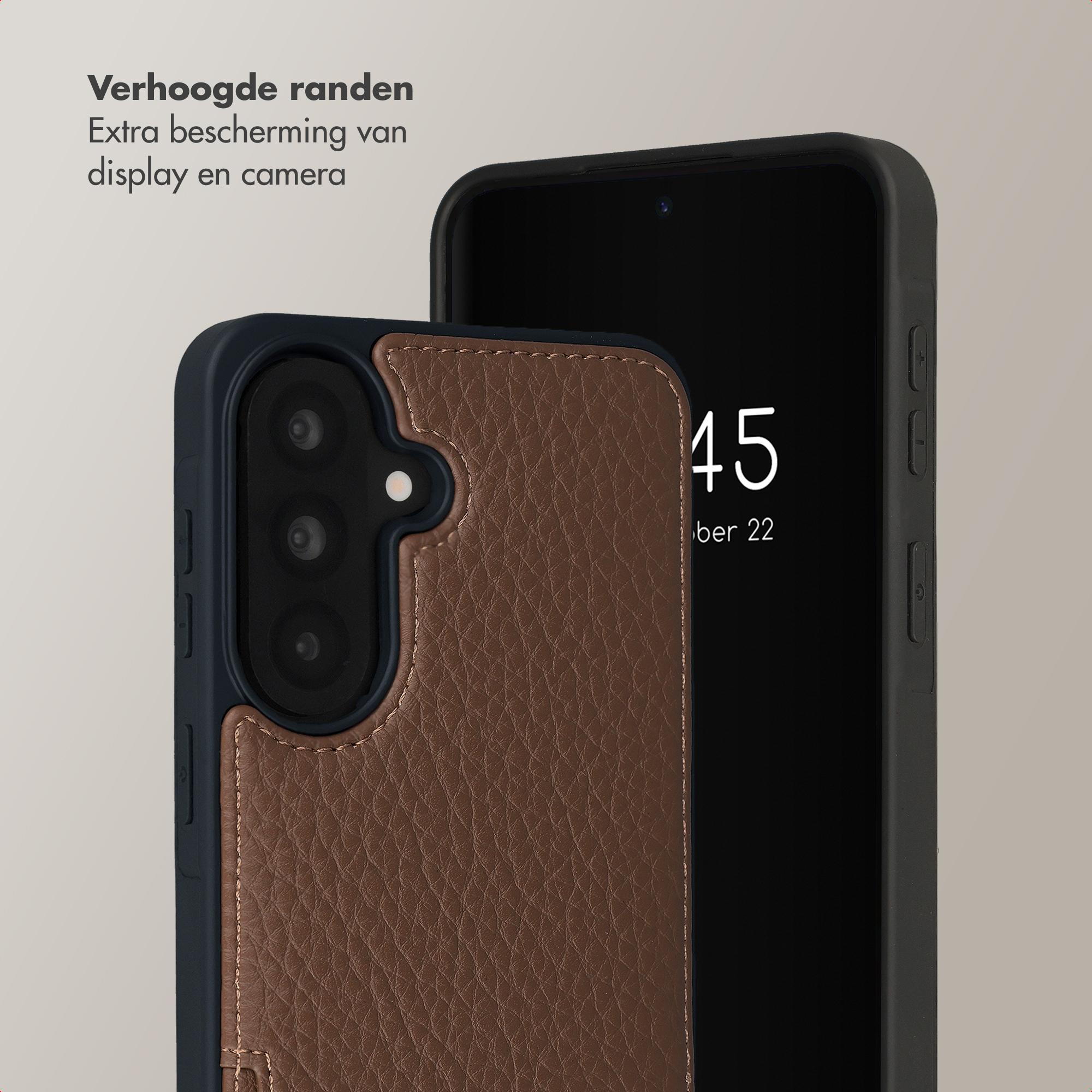 Étui en cuir marron aux bords surélevés protège un smartphone à écran noir.