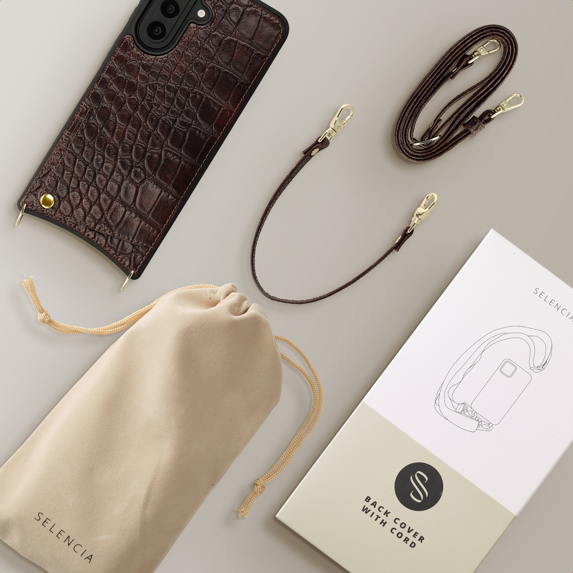 Custodia marrone effetto coccodrillo, pochette e cinghie dorate.
