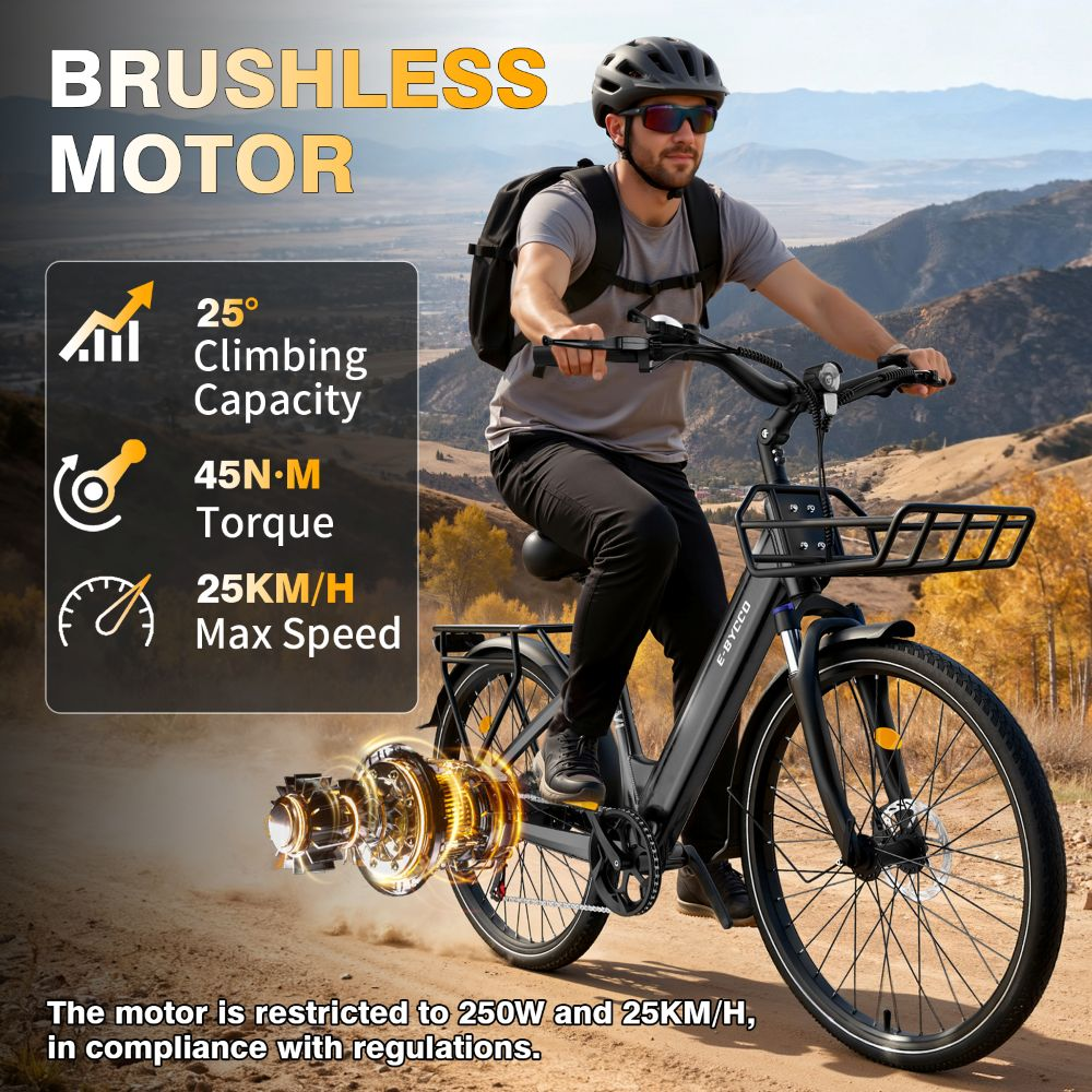 Un uomo guida una e-bike nera con cestino e casco in un paesaggio collinare. Specifiche visibili.