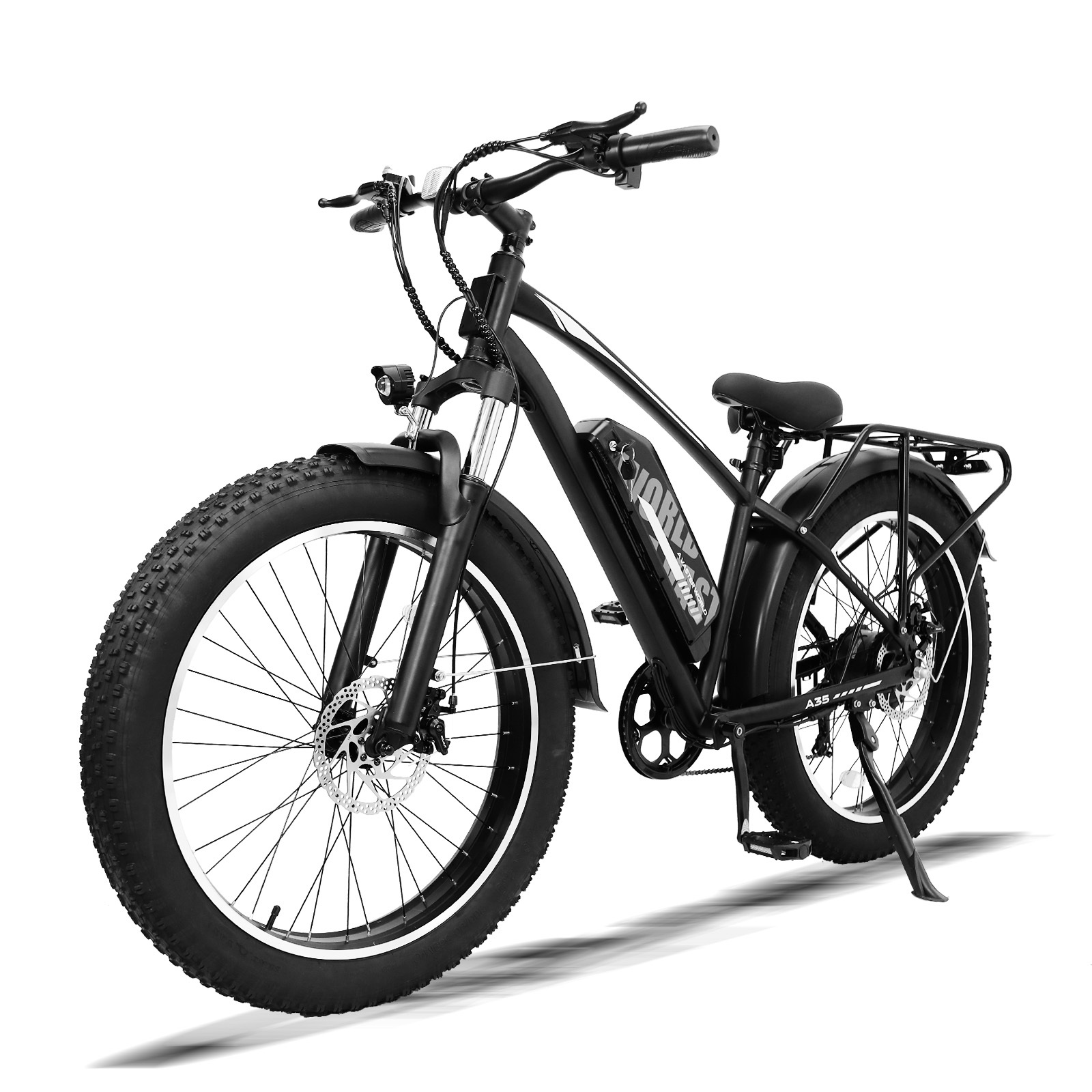 Czarny rower elektryczny typu fatbike z amortyzowanym widelcem i bagażnikiem.