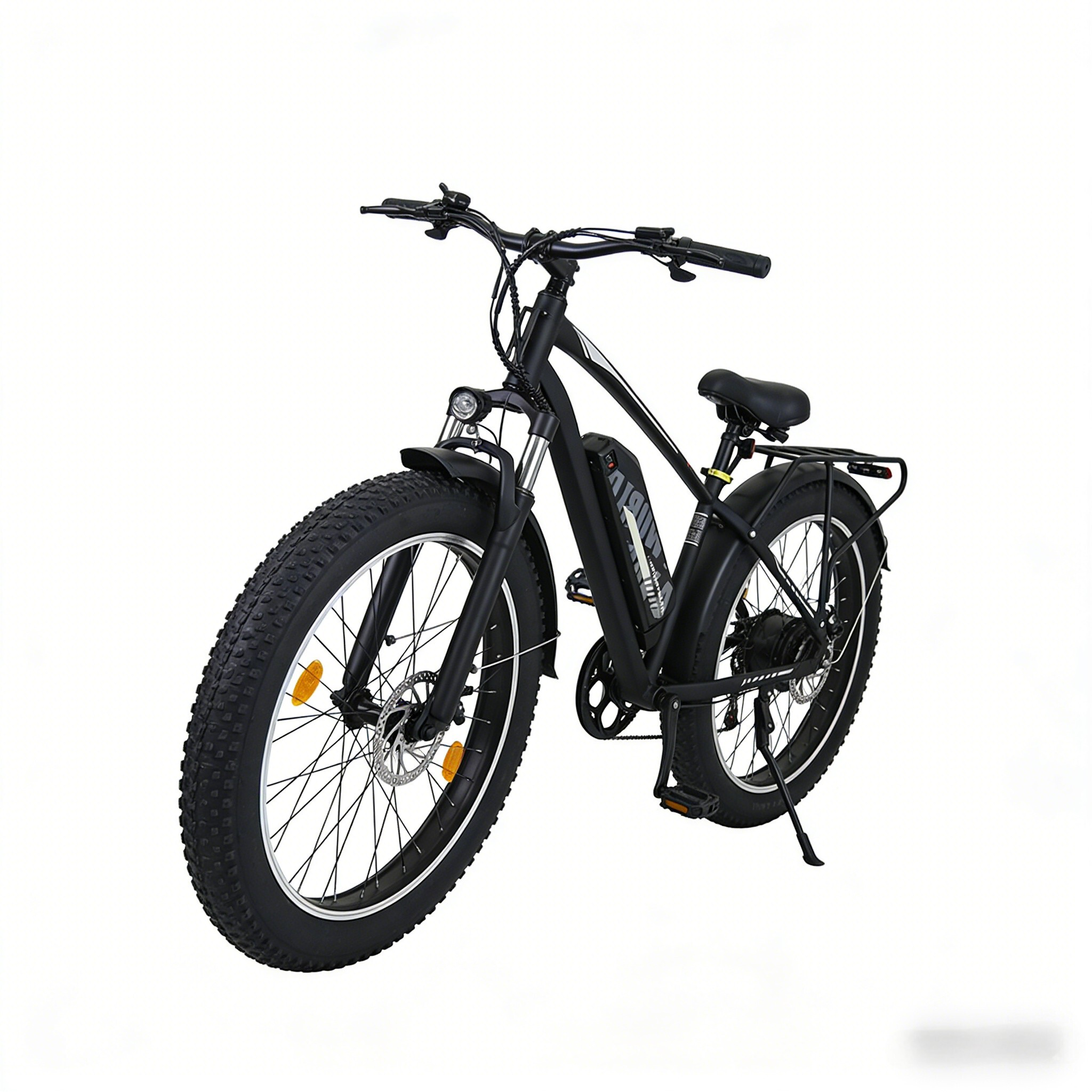 Czarny rower elektryczny typu fatbike z amortyzatorem przednim i bagażnikiem.