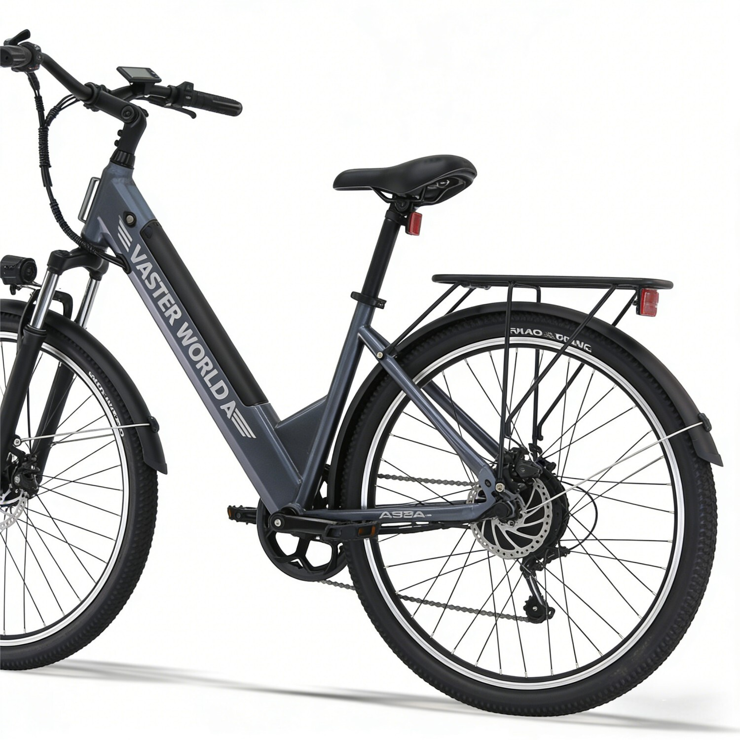 Szary rower elektryczny z bagażnikiem, przednim światłem i wyświetlaczem.