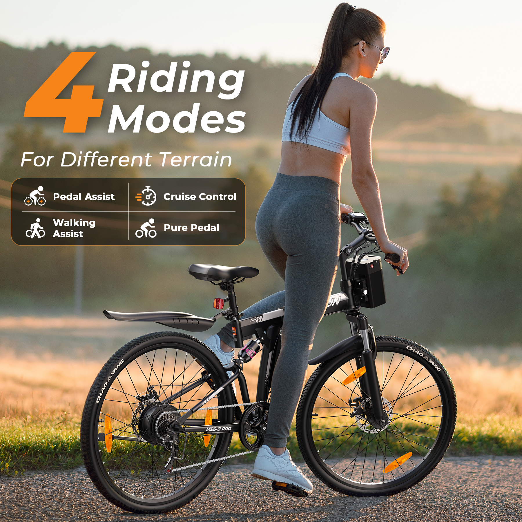 Kobieta jedzie na rowerze elektrycznym z 4 trybami jazdy: Wspomaganie Pedałowania, Tempomat, Wspomaganie Chodzenia, Czyste Pedałowanie.