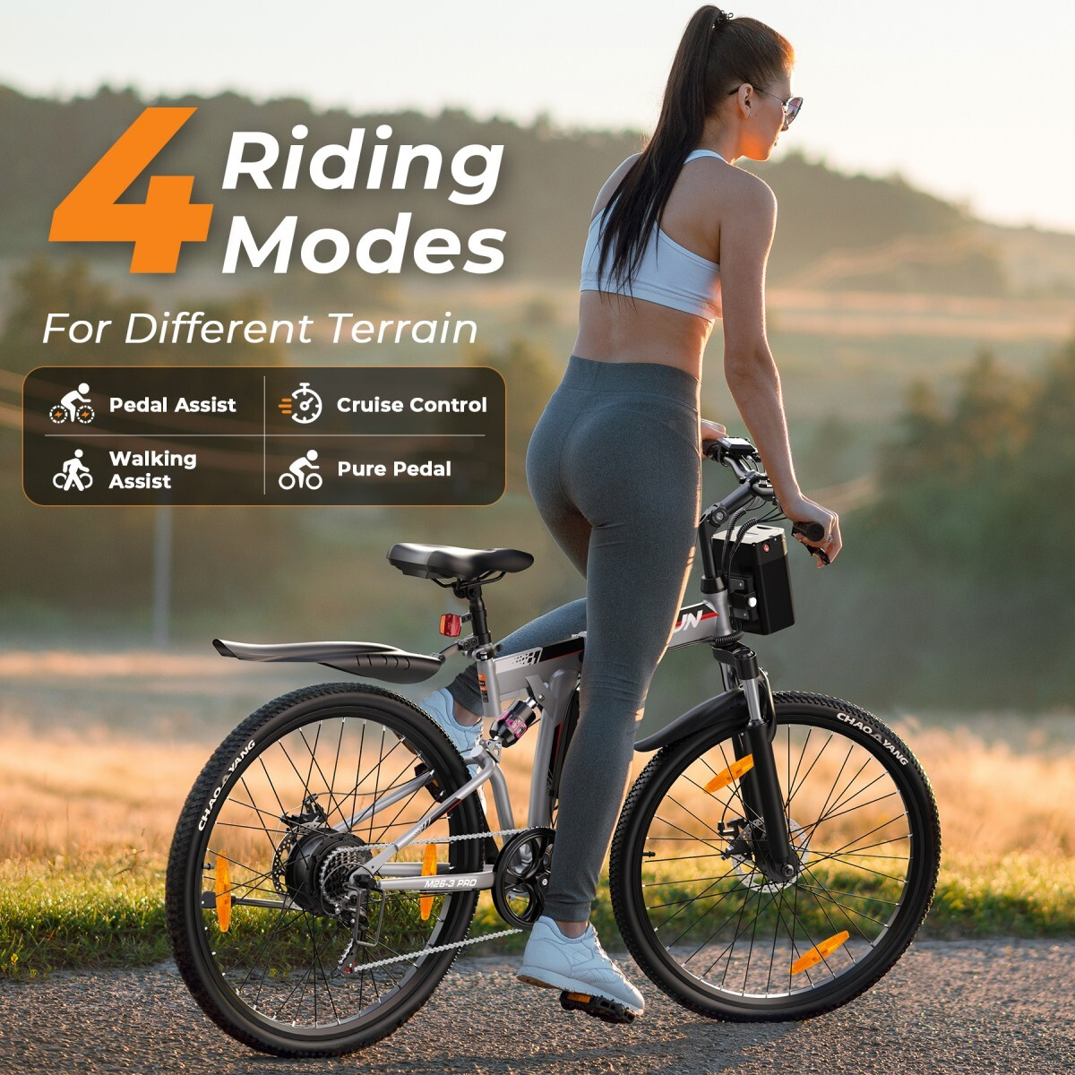 Kobieta na rowerze elektrycznym z tekstem o 4 trybach jazdy: Wspomaganie pedałowania, Tempomat, Asystent chodzenia, Czyste pedałowanie.
