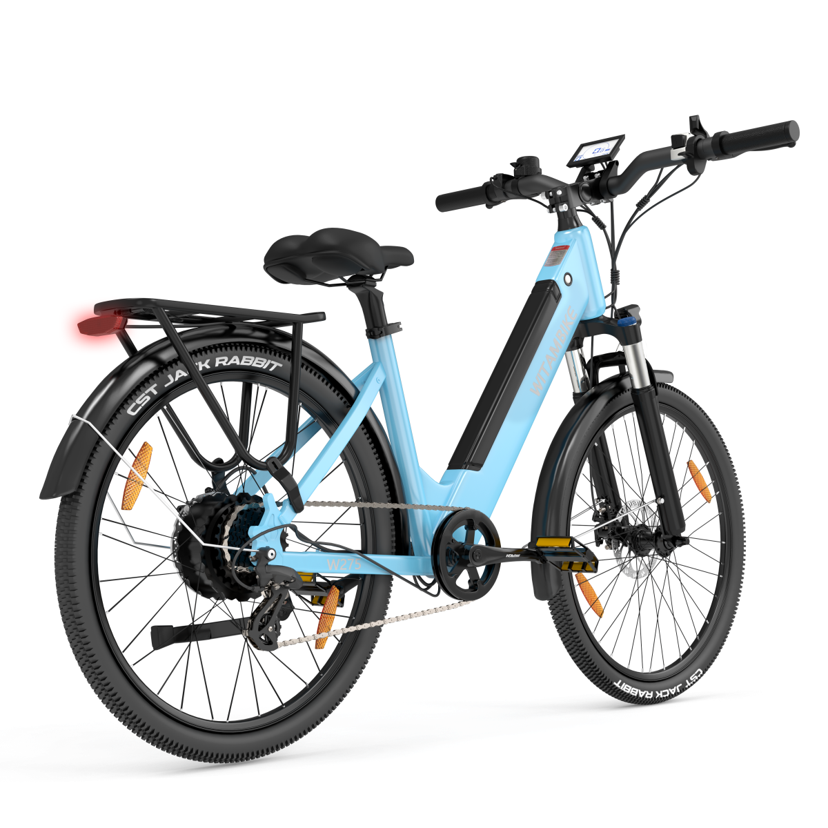 Jasnoniebieski rower elektryczny z bagażnikiem i czerwonym światłem tylnym.