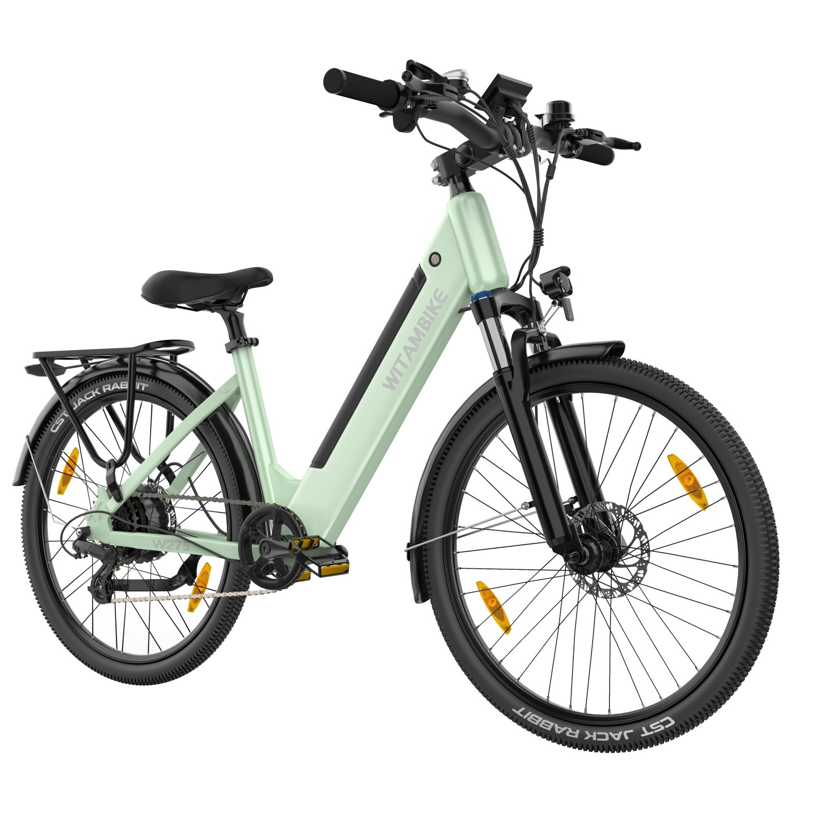 Jasnozielony rower elektryczny z bagażnikiem, błotnikami i odblaskami.