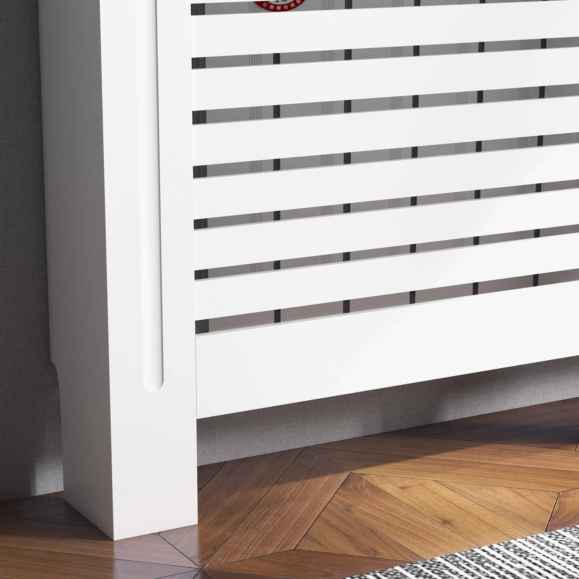 Copertura radiatore bianca con doghe orizzontali su parete testurizzata e pavimento in legno.