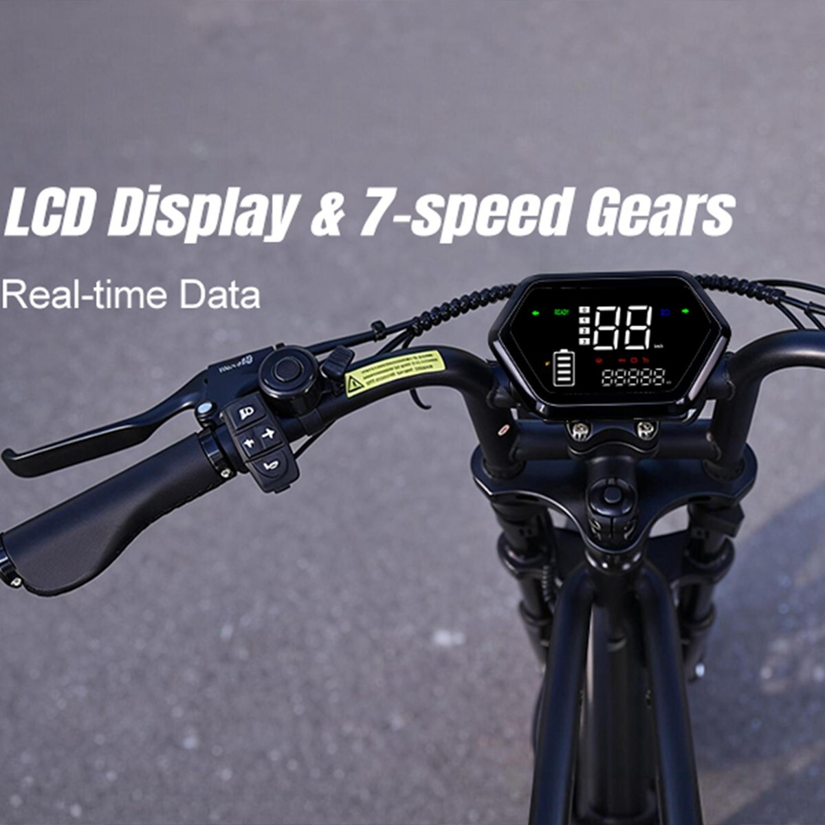 Zbliżenie kierownicy roweru elektrycznego z cyfrowym wyświetlaczem LCD pokazującym prędkość i baterię.