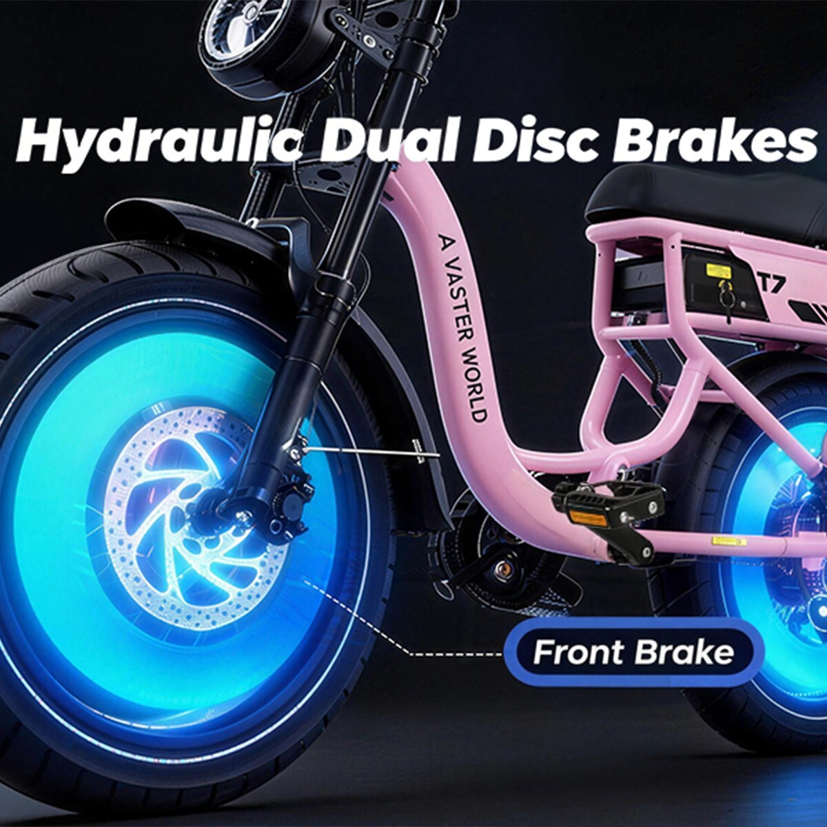 Różowy rower elektryczny z świecącymi niebieskimi felgami i hamulcami tarczowymi.