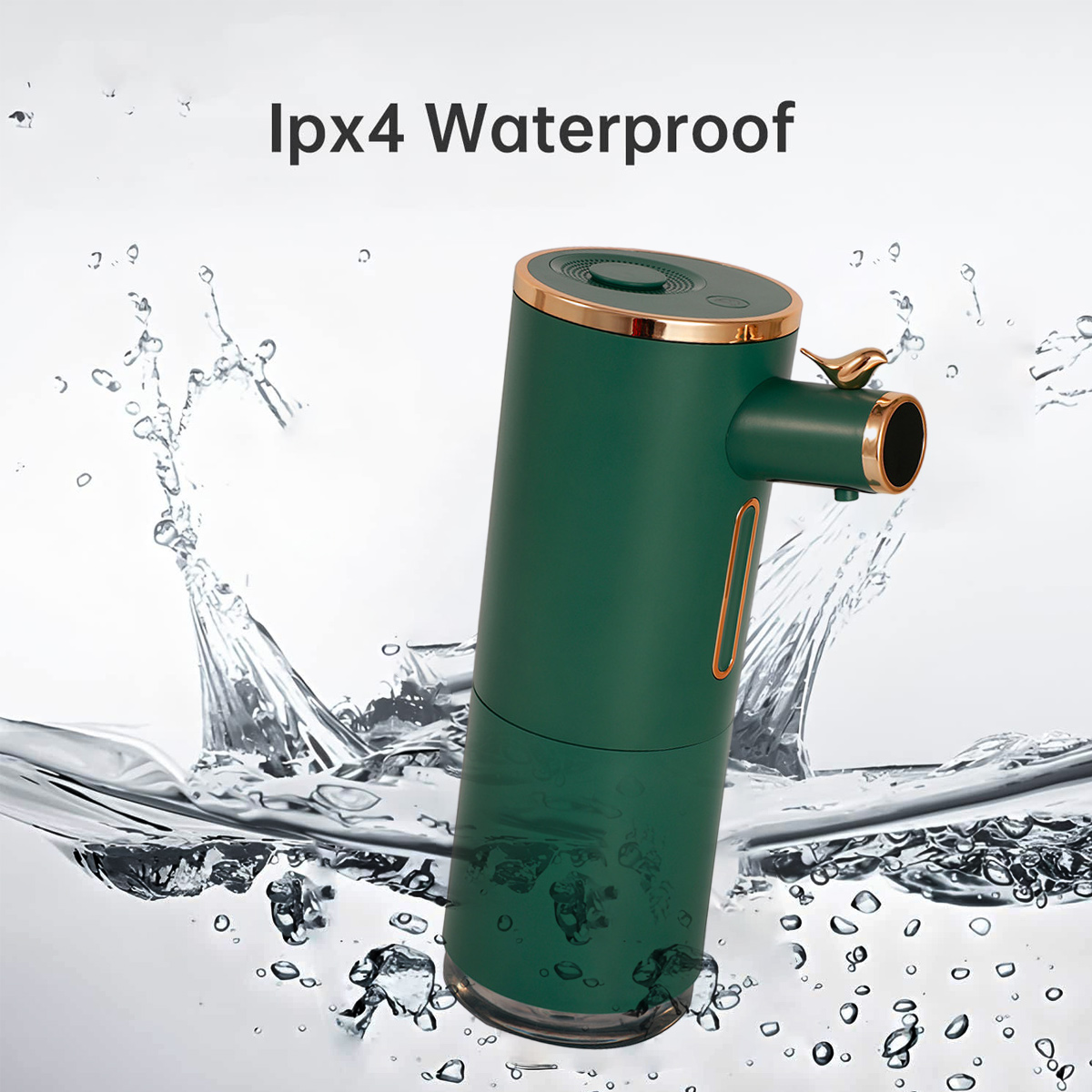 Ein grüner Seifenspender mit goldenen Akzenten, umgeben von Wasserspritzern.