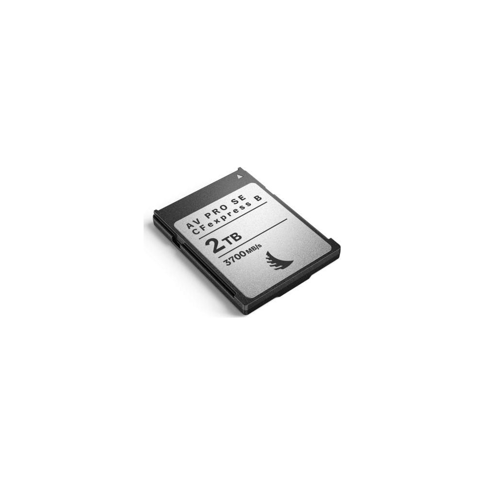 Eine silberne 2TB CFexpress Typ B Karte mit AV PRO SE Branding und 3700 MB/s Geschwindigkeit.