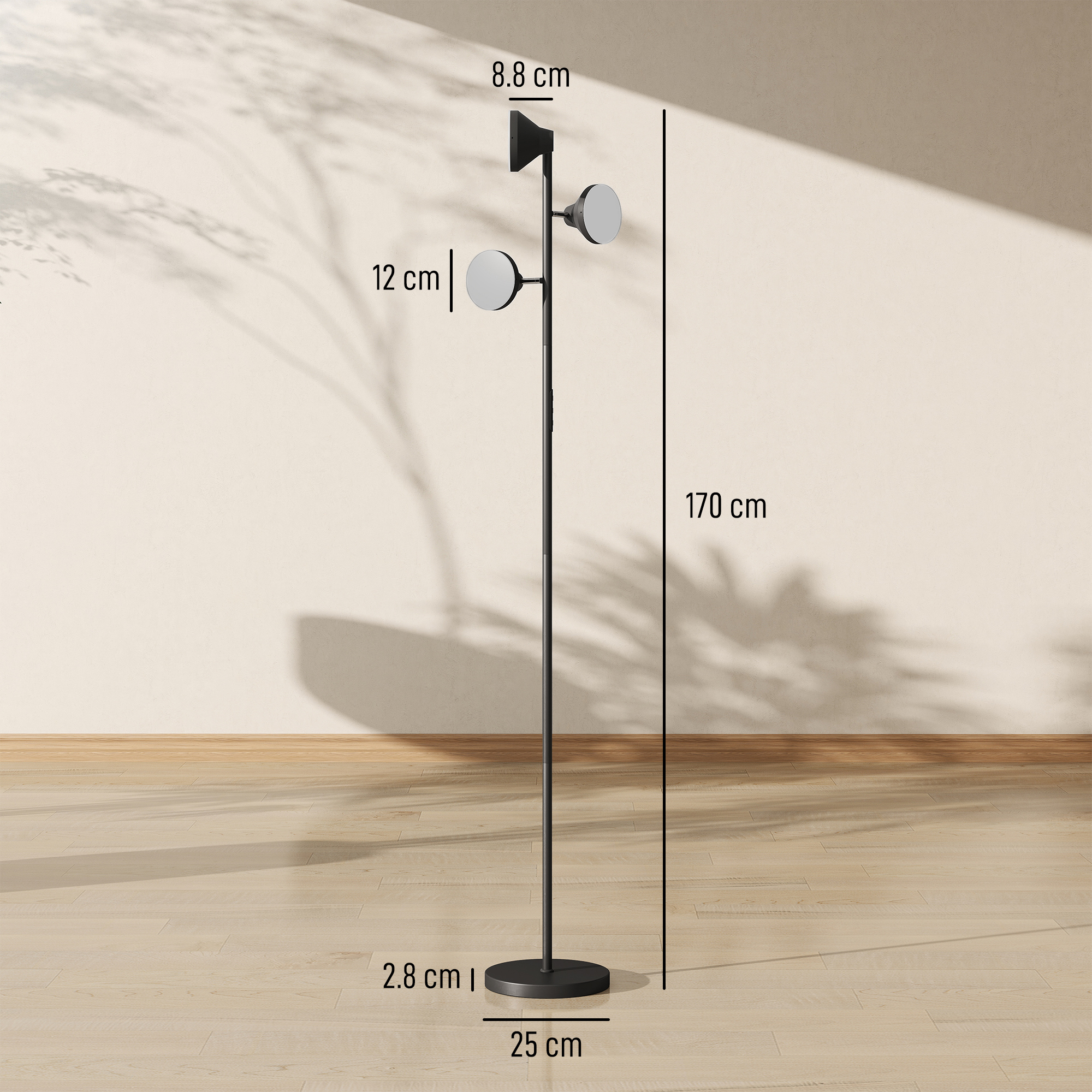 Una lampada da terra nera con due luci si erge su un pavimento in legno.