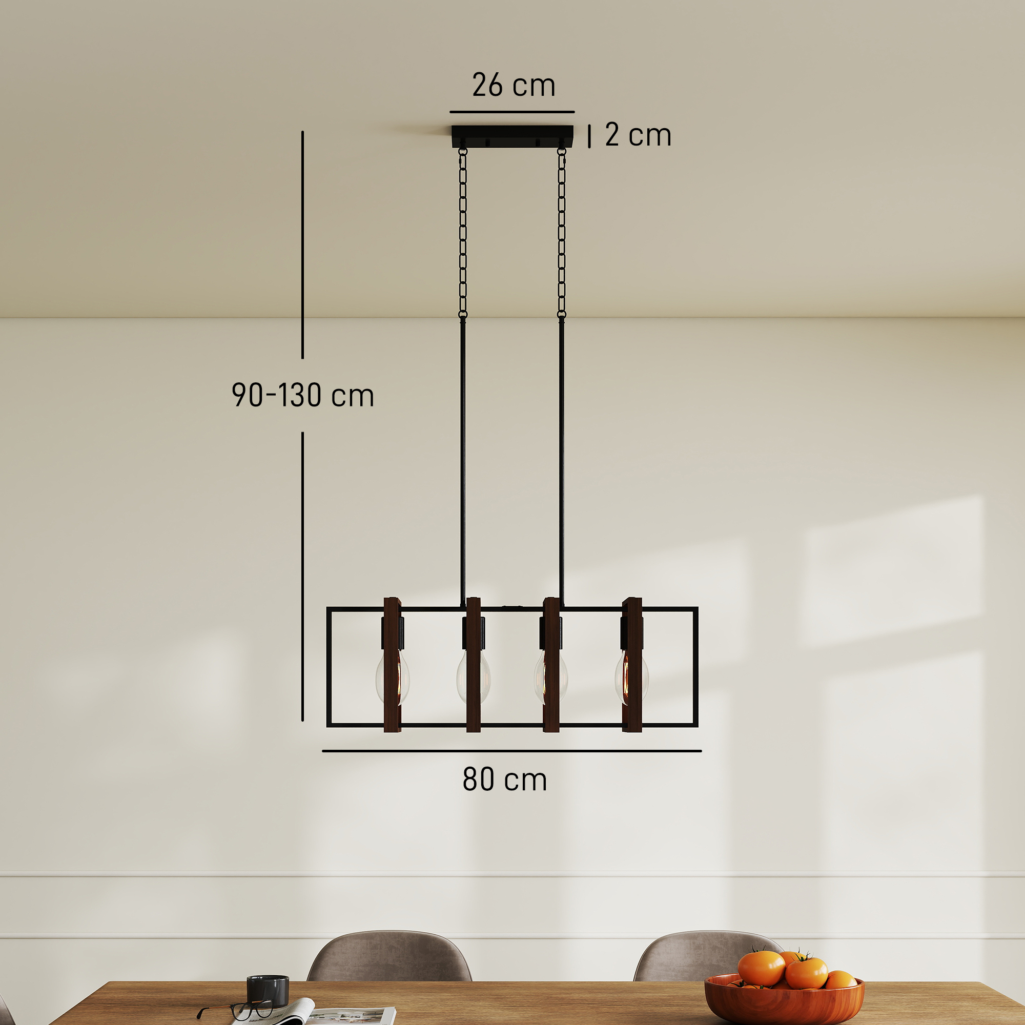 Lampada a sospensione nera con dettagli in legno e quattro lampadine, sopra un tavolo da pranzo.