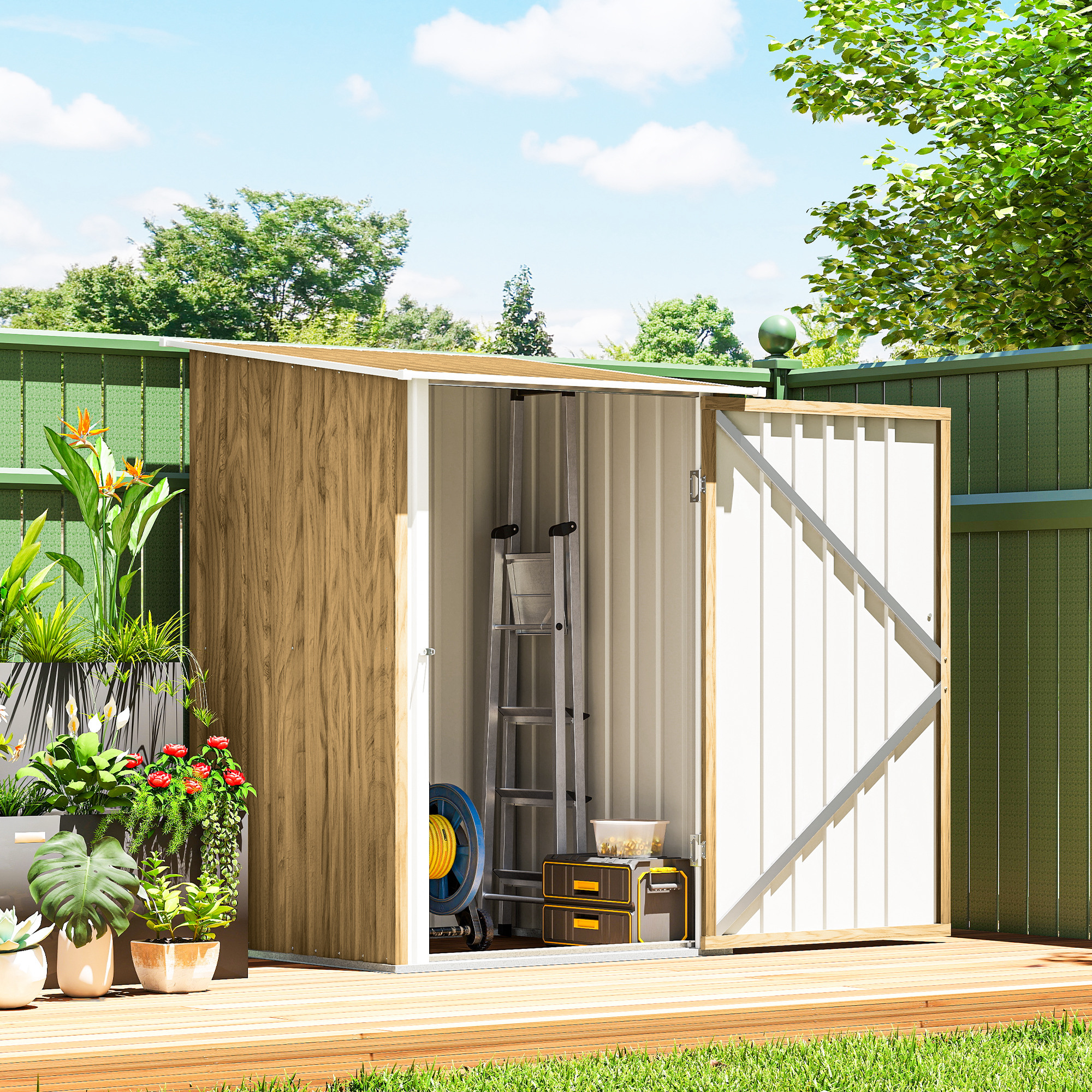 Un capanno da giardino con porta aperta, che mostra una scala, un tubo e cassette degli attrezzi.