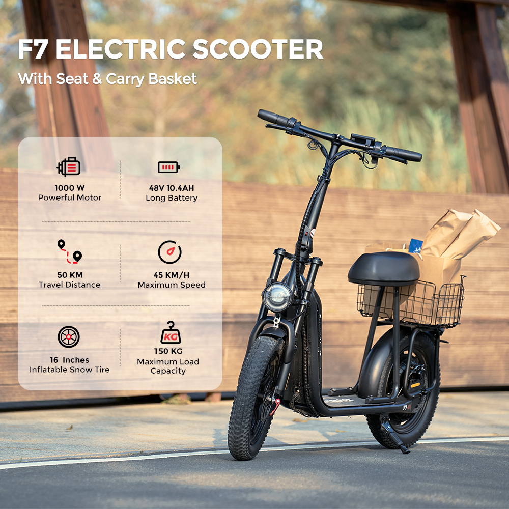 Uno scooter elettrico nero F7 con sedile e cestino, parcheggiato all'aperto.