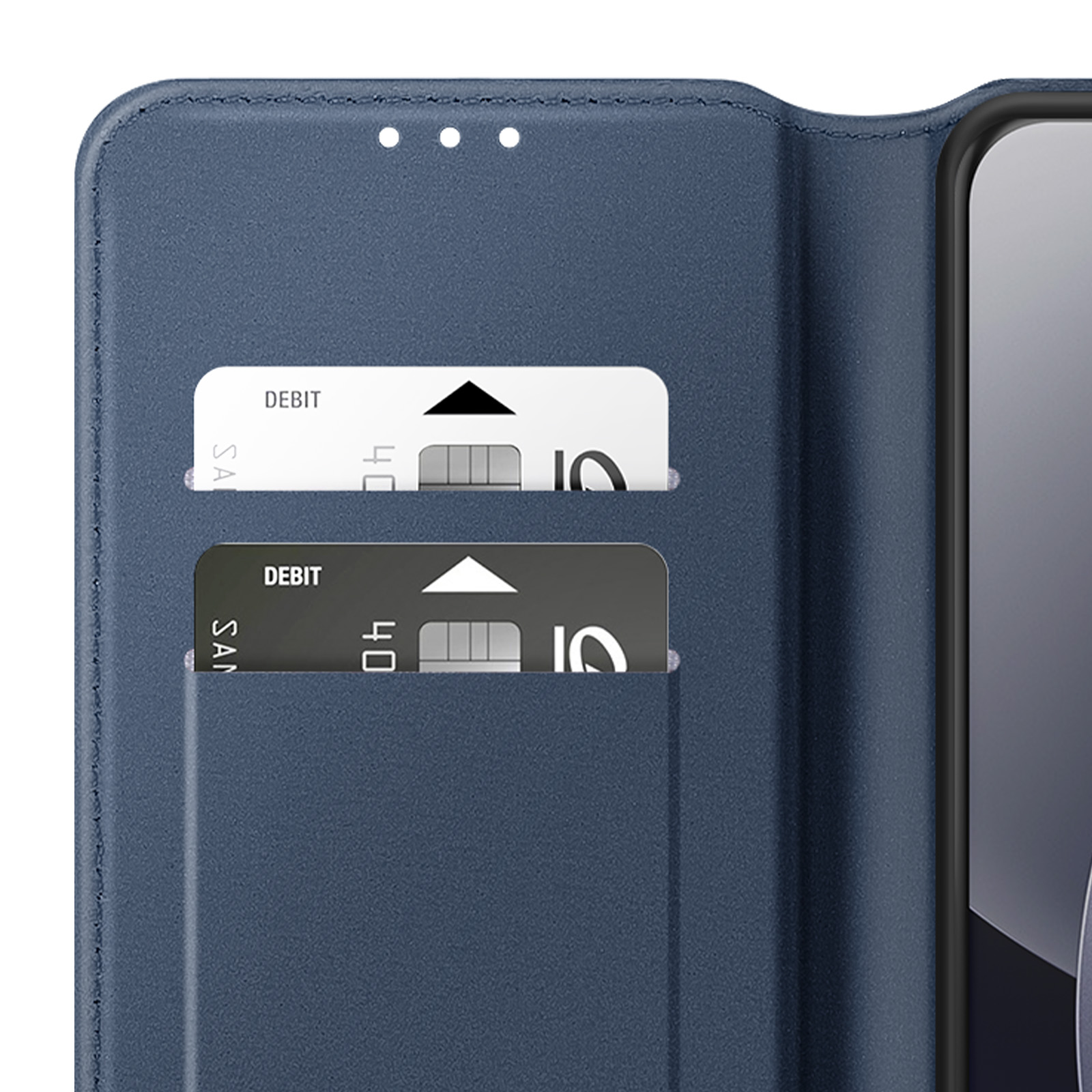 Custodia blu per telefono con slot per carte contenente due carte di debito.