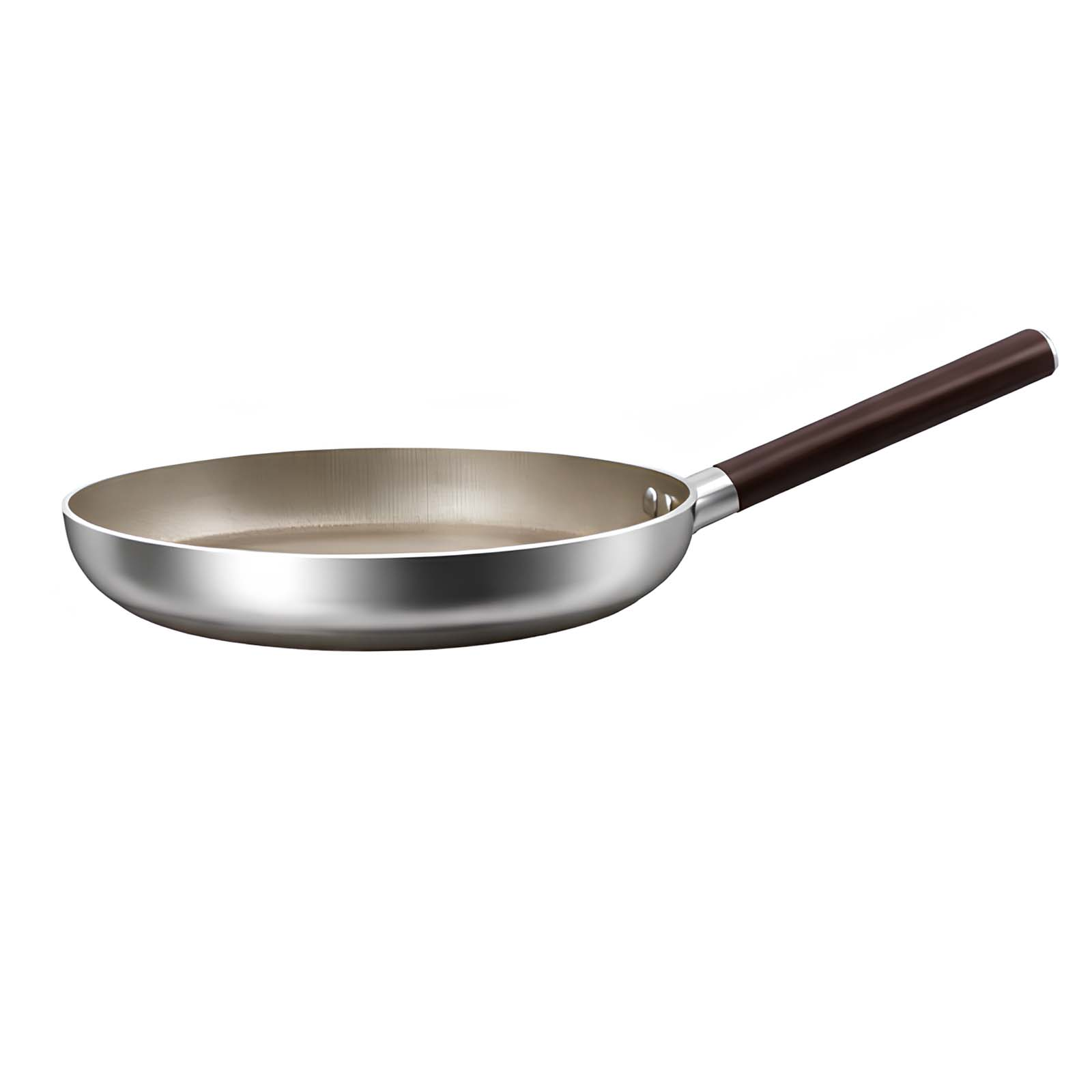 Une poêle argentée avec un manche marron sur fond blanc.