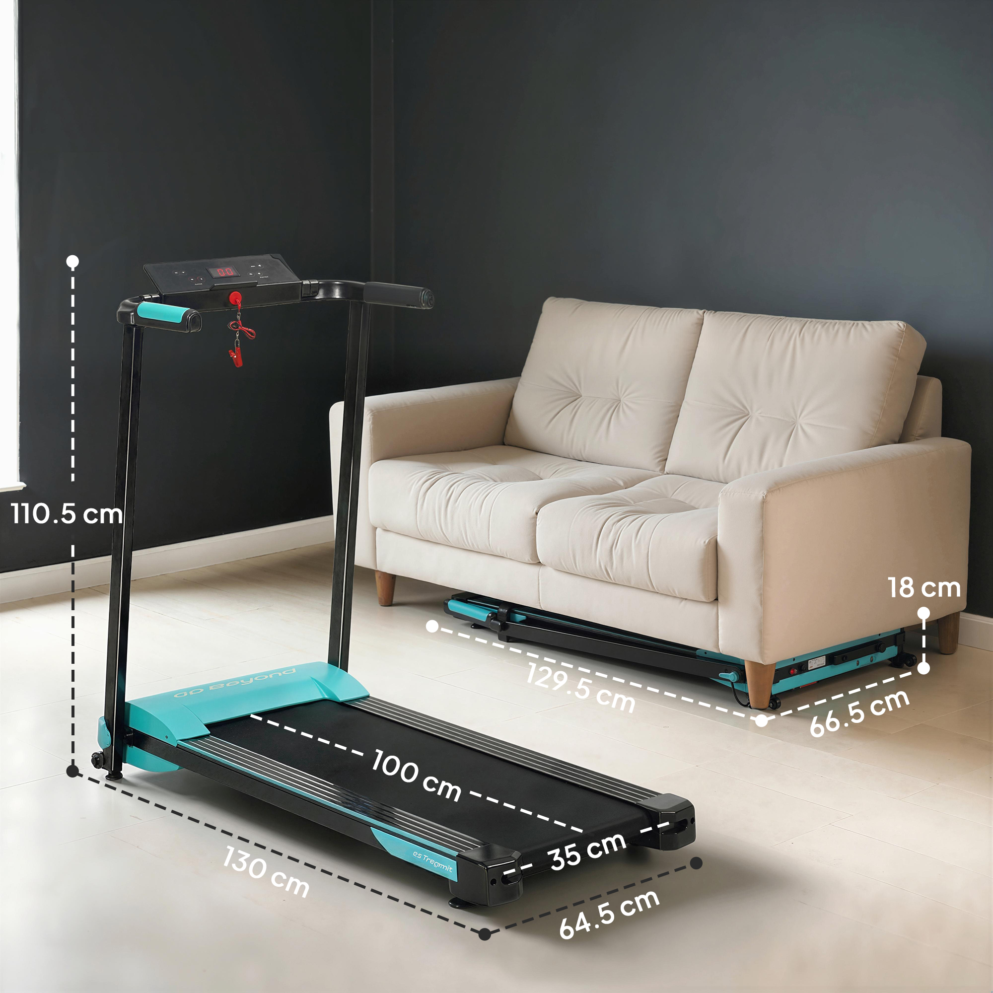 Un tapis roulant e un divano in una stanza. Il tapis roulant è dotato di dimensioni anteriori e laterali.