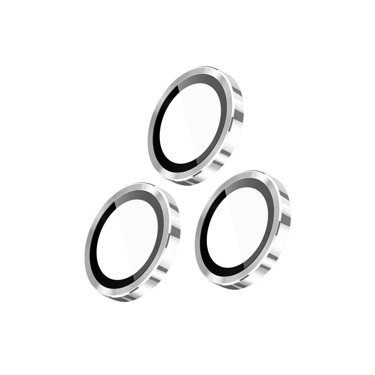 Tre protezioni per obiettivo fotocamera argentate con bordi neri su sfondo bianco.