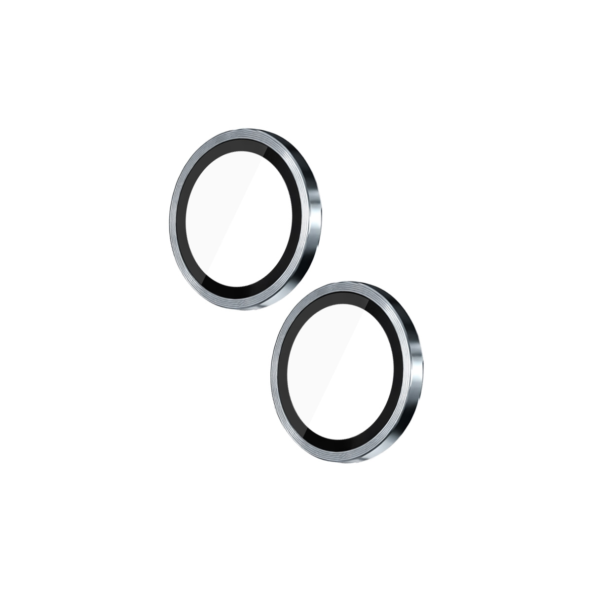 Due protezioni rotonde argentate per obiettivi di fotocamere per cellulari su sfondo bianco.