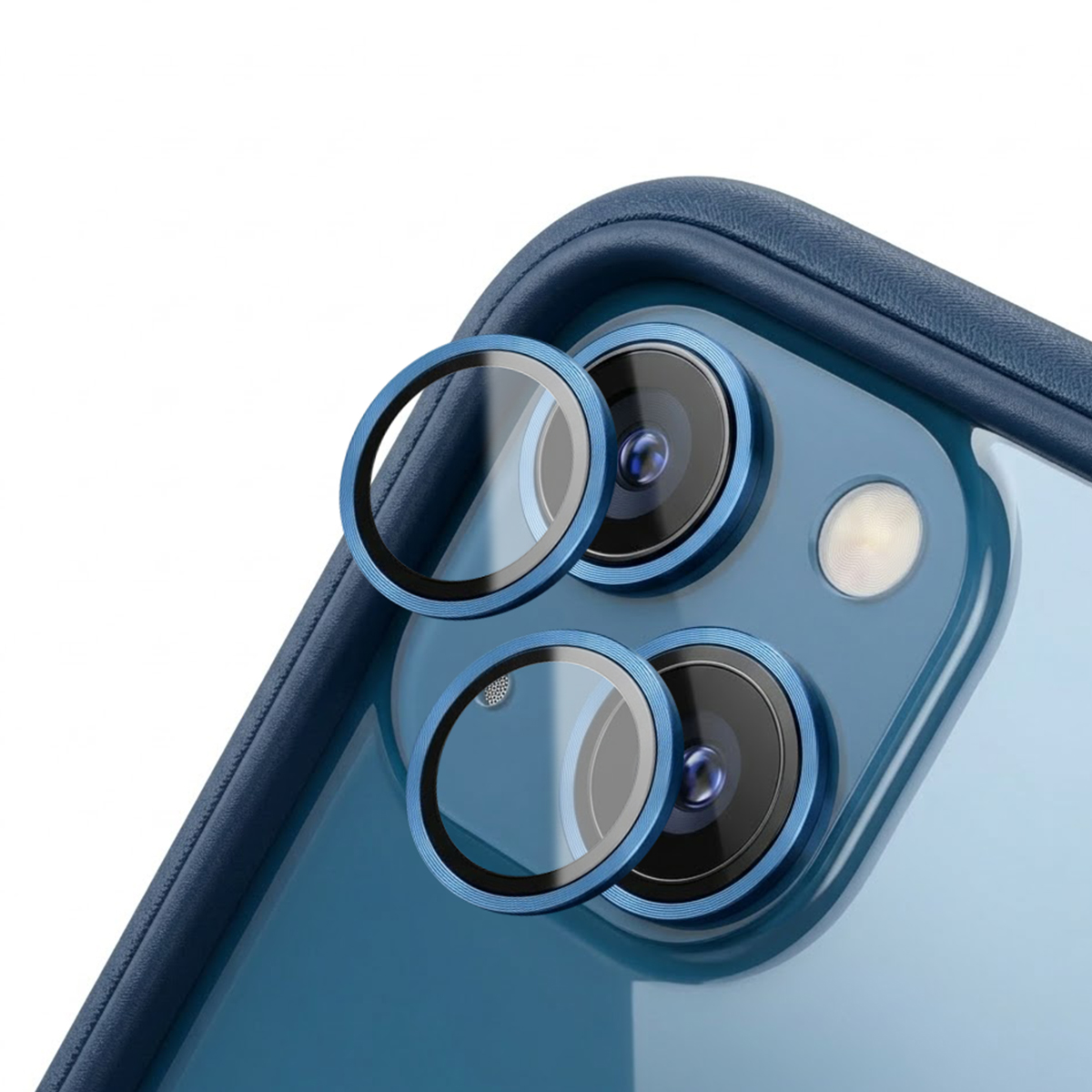 Anneaux de protection bleus pour objectifs d'appareil photo de téléphone sur fond bleu.