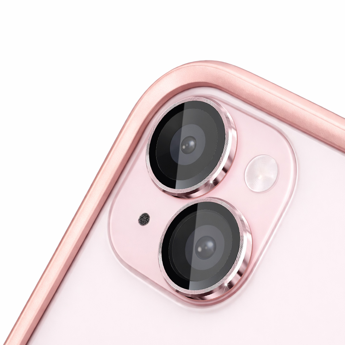 Primer plano de la lente de doble cámara de un smartphone rosa sobre fondo blanco.