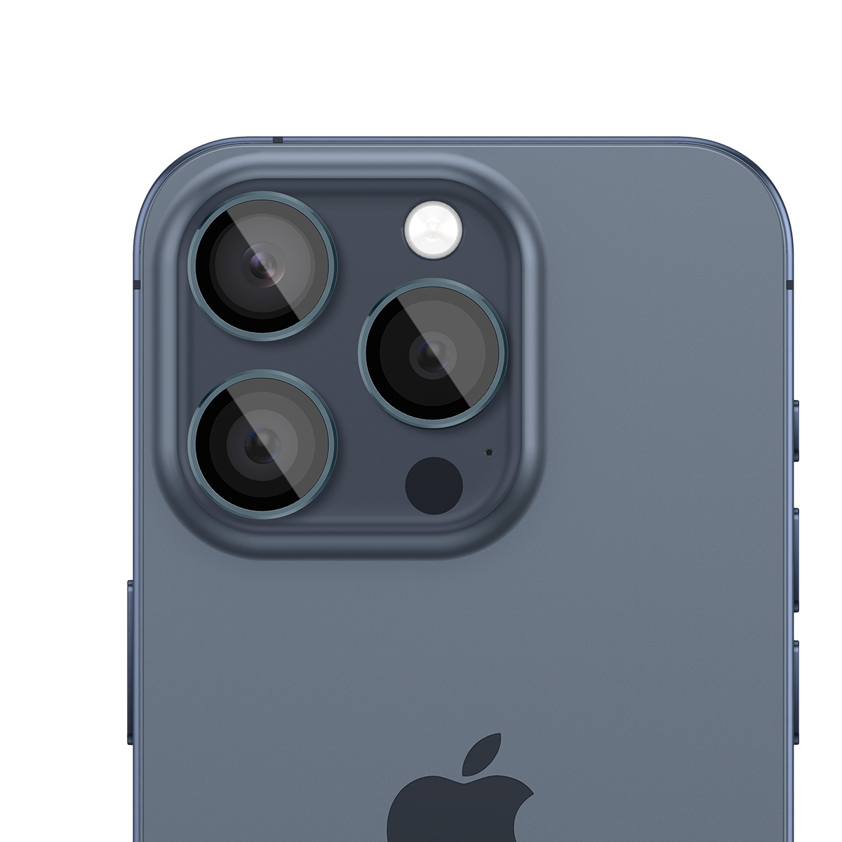 Primo piano del sistema di fotocamere posteriori di un iPhone blu con tre lenti e flash.