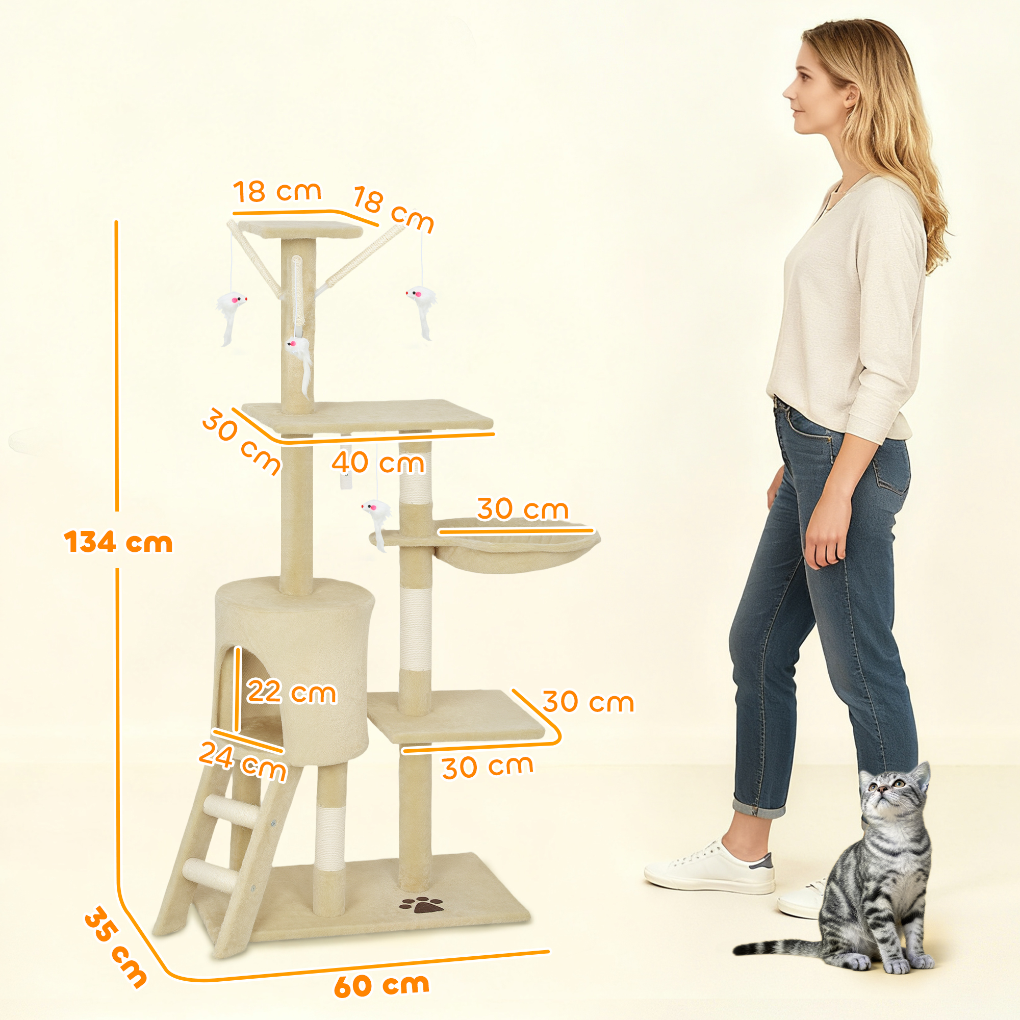 Tiragraffi beige con amaca, scala, giocattoli e dimensioni.