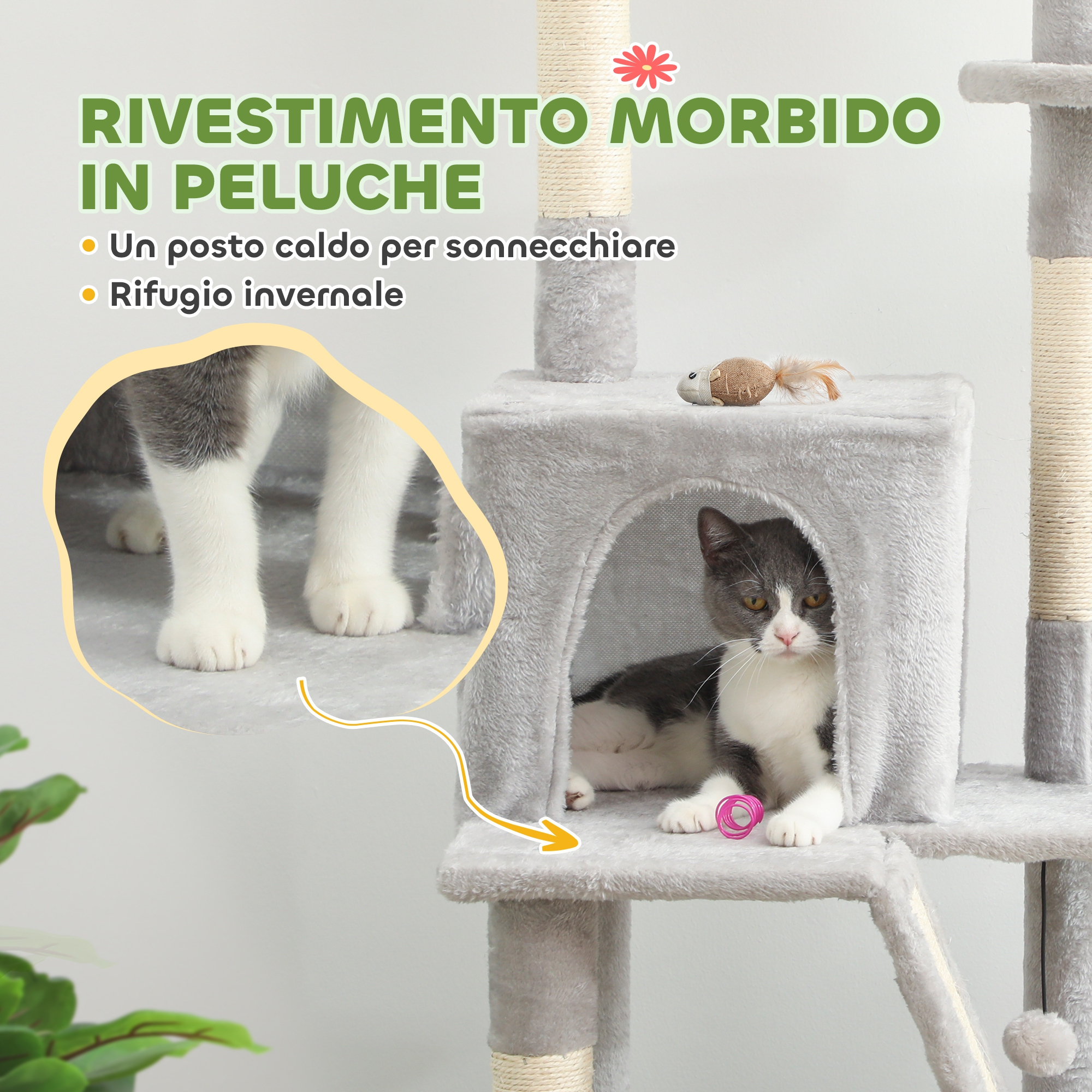 Un gatto siede su un tiragraffi di peluche con giocattoli e rivestimento morbido.