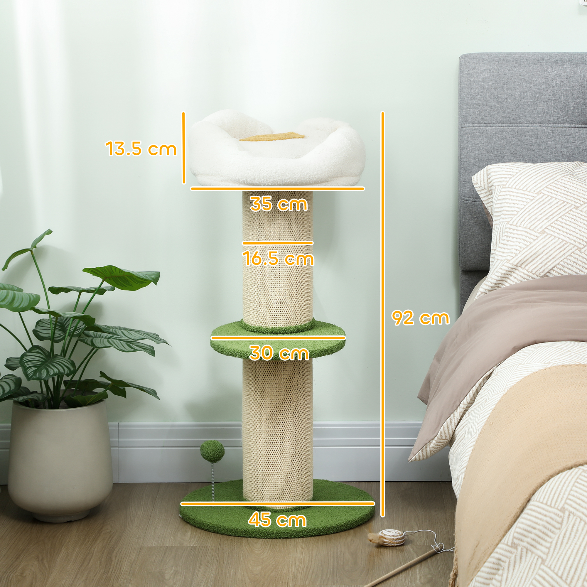 Un tiragraffi beige a tre livelli con posatoio bianco. Dimensioni indicate.