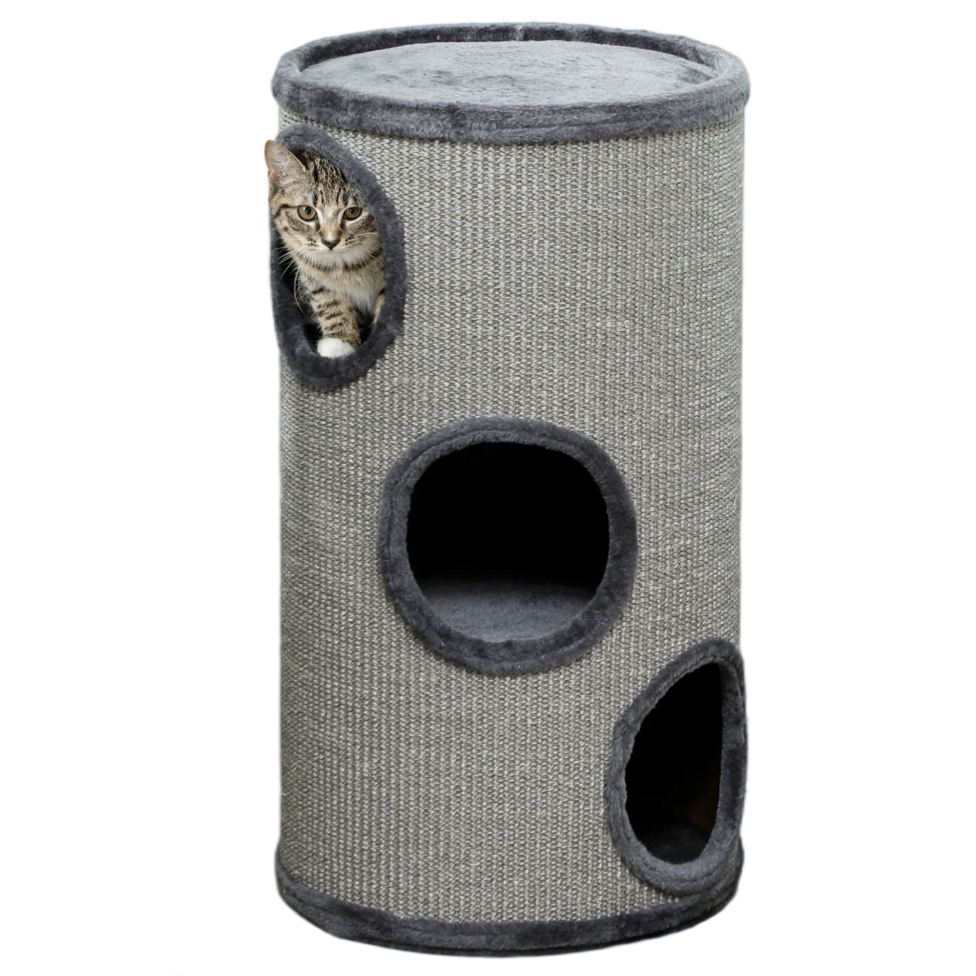 Un gatto sbircia da un buco in un tiragraffi grigio.