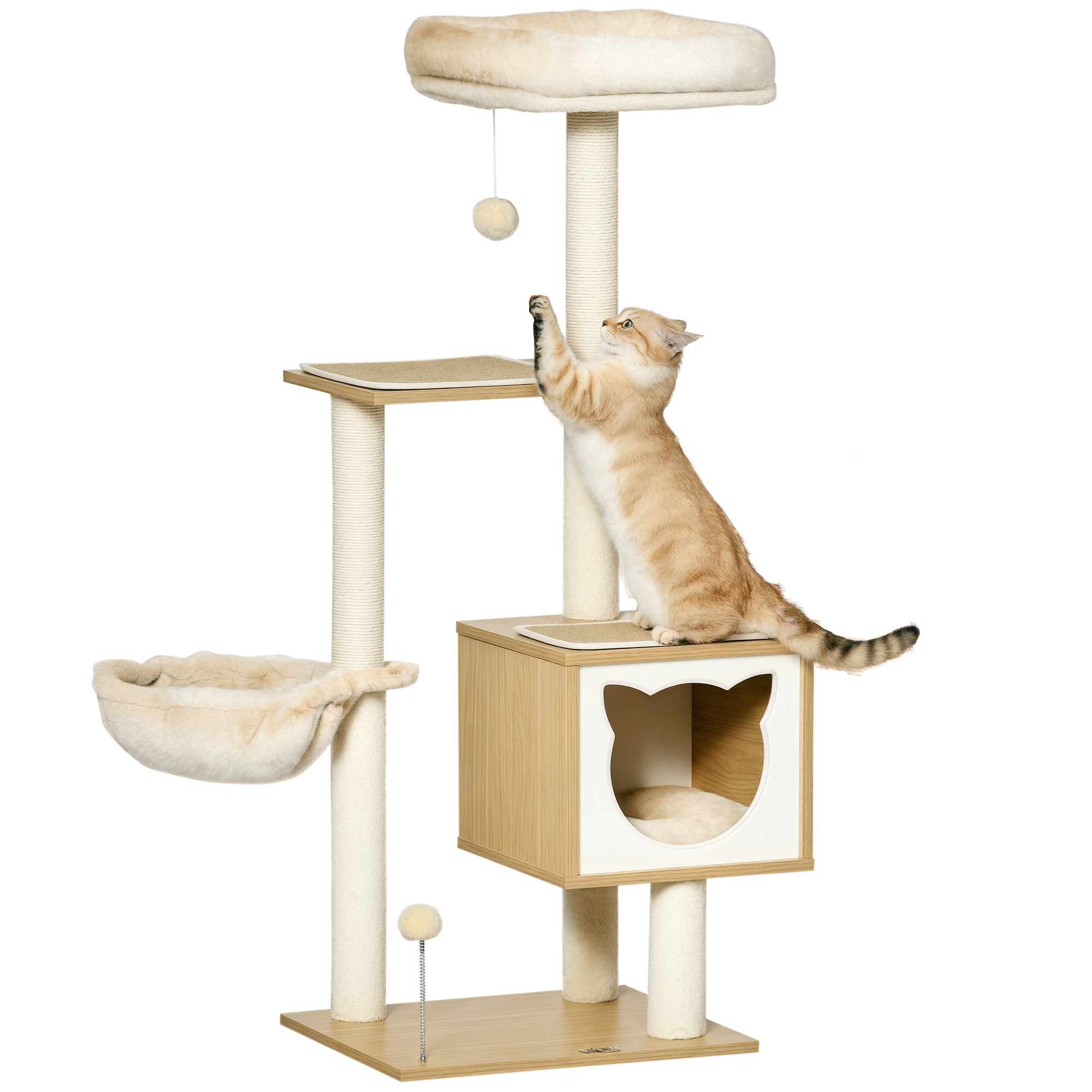 Un gatto gioca su un tiragraffi con amaca e casa a cubo.