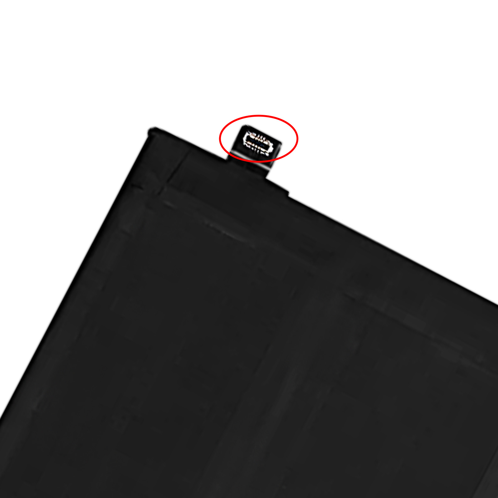 Batteria nera con un primo piano di un connettore USB-C argentato.