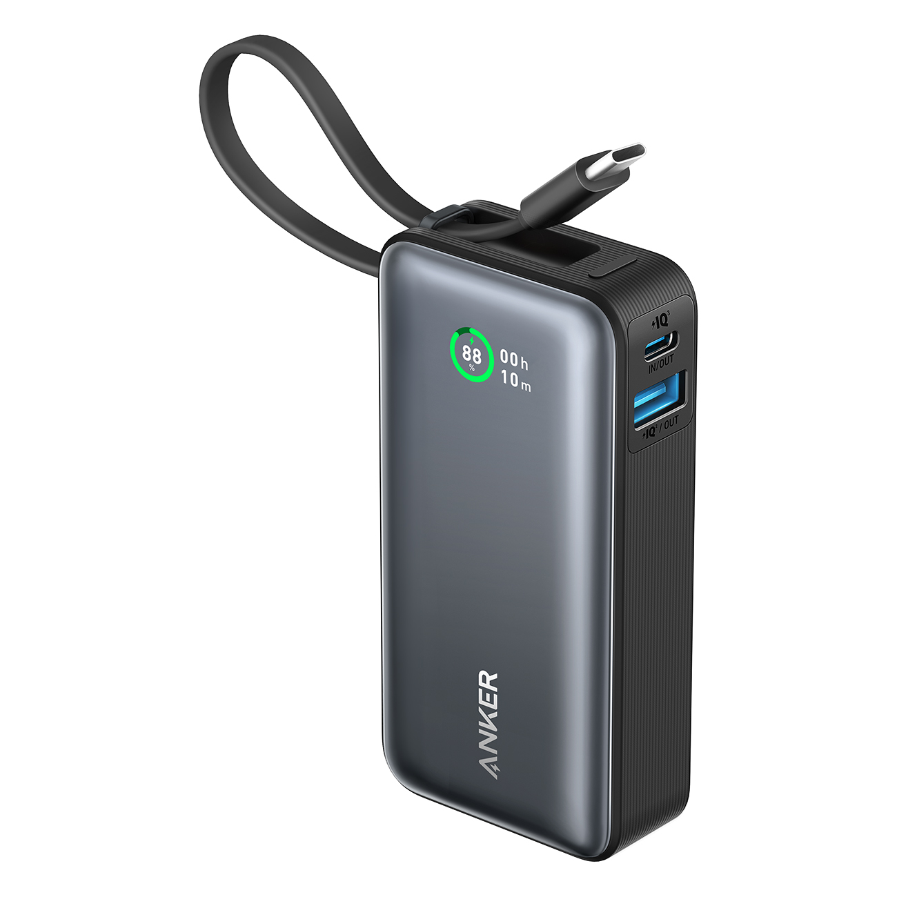 Batterie externe Anker grise avec écran, câble USB-C et dragonne.