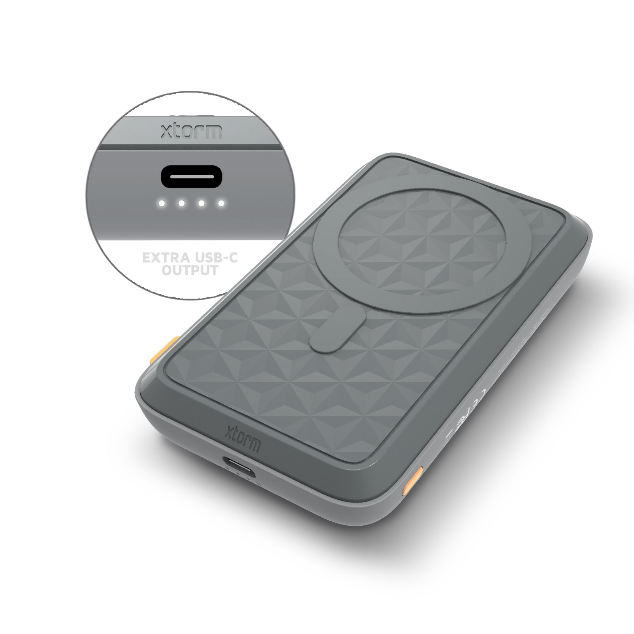Grauer Xtorm Powerbank mit magnetischer Ladefläche und USB-C-Anschluss.