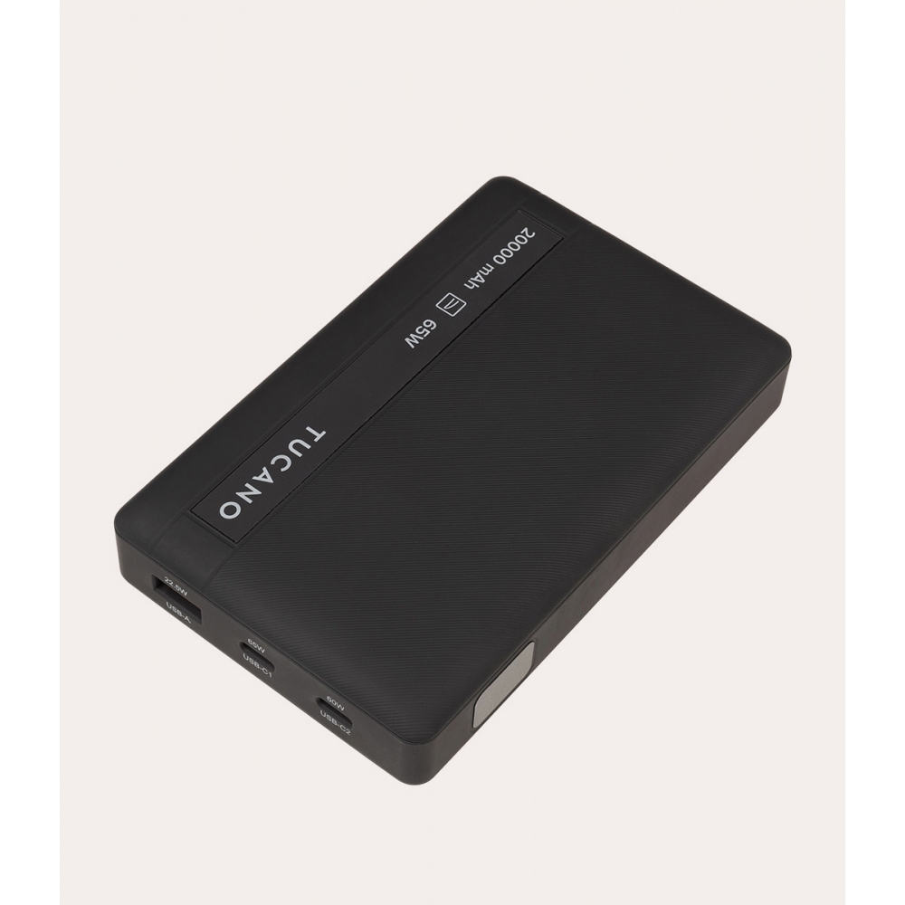 Un power bank Tucano nero da 20000 mAh e 65W.